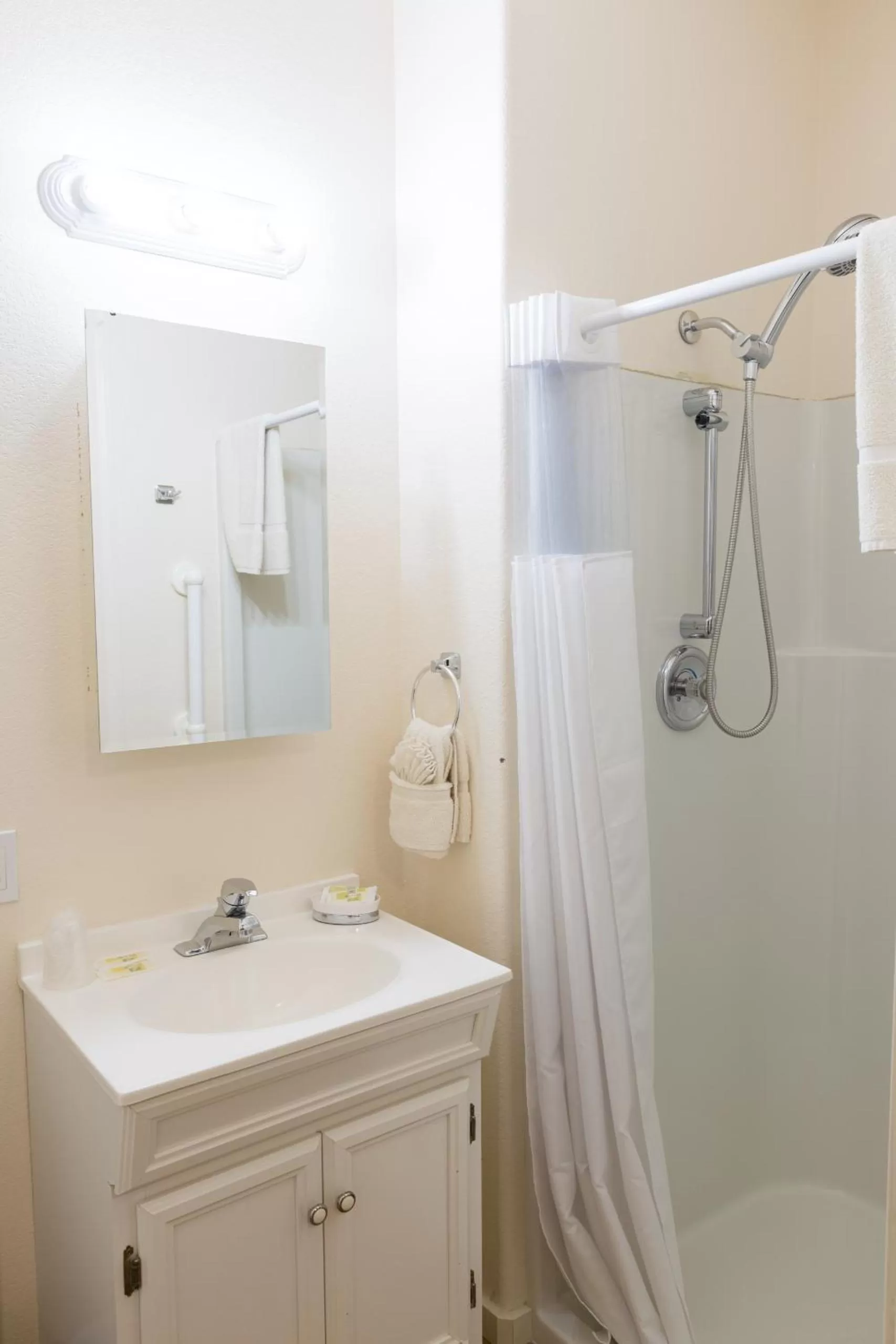 Bathroom in Hotel Cathlamet