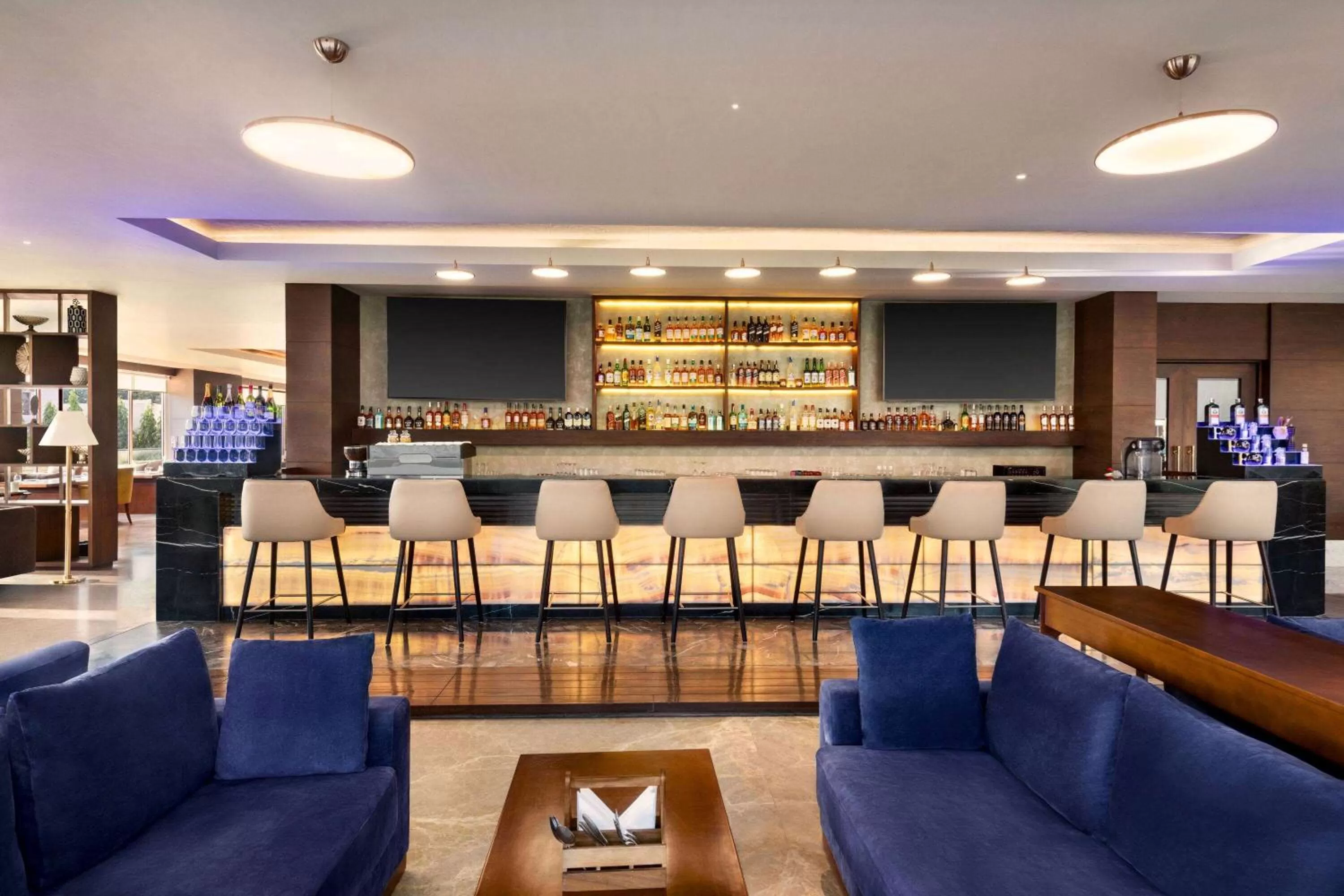 Lounge or bar in Wyndham Chandigarh Mohali