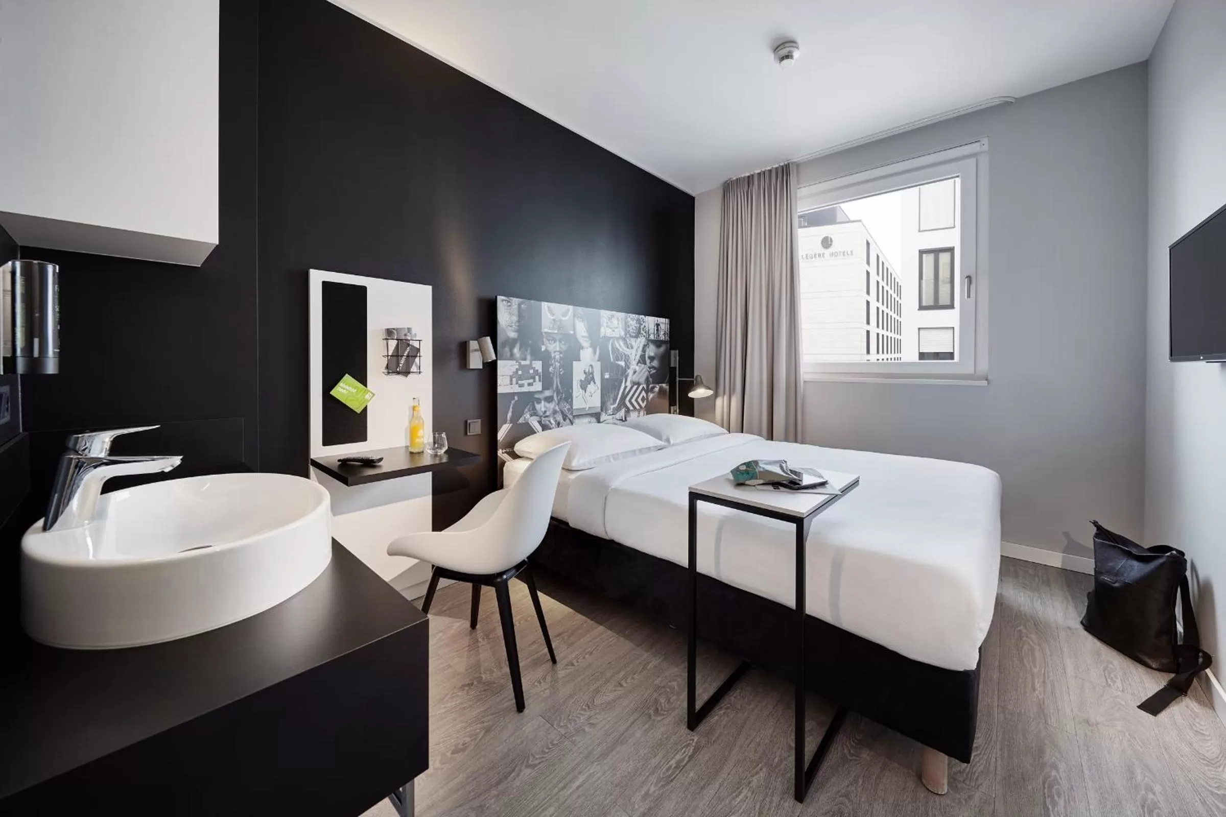 Bedroom, Bed in LEGERE EXPRESS Bielefeld