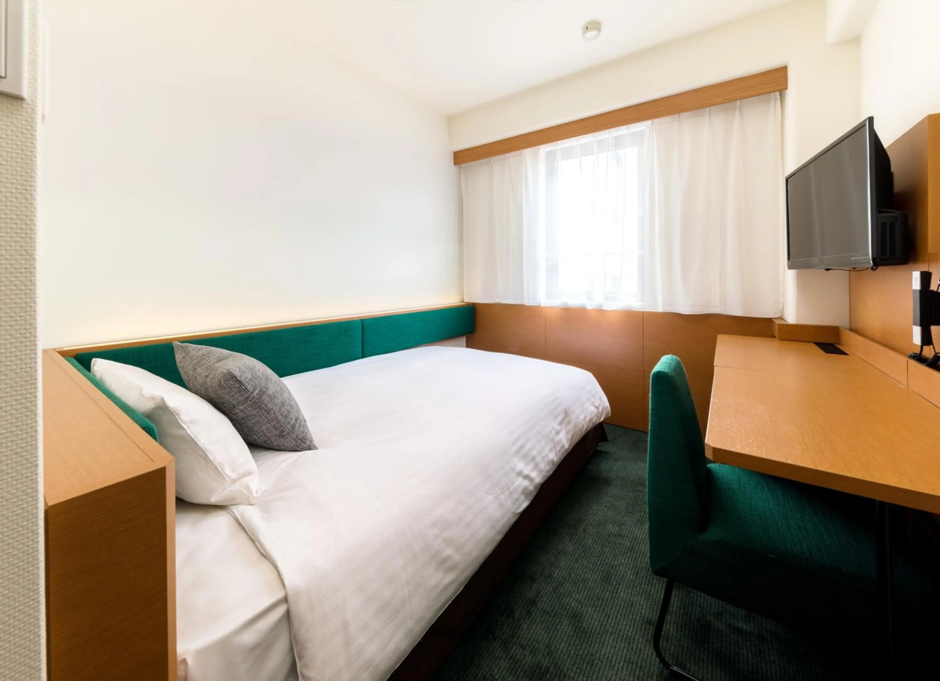 Photo of the whole room, Bed in Nishitetsu Inn Nihonbashi