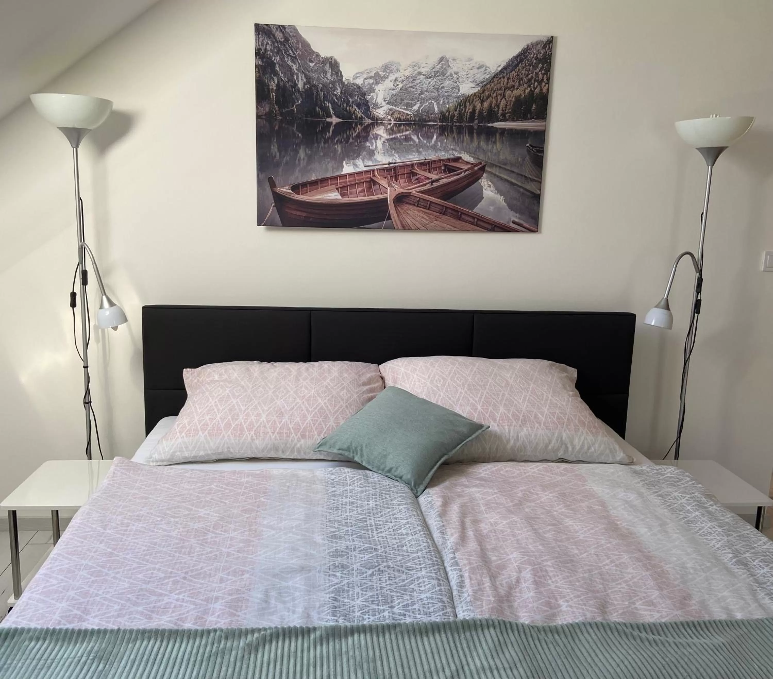 Bed in Villa Tara Bük