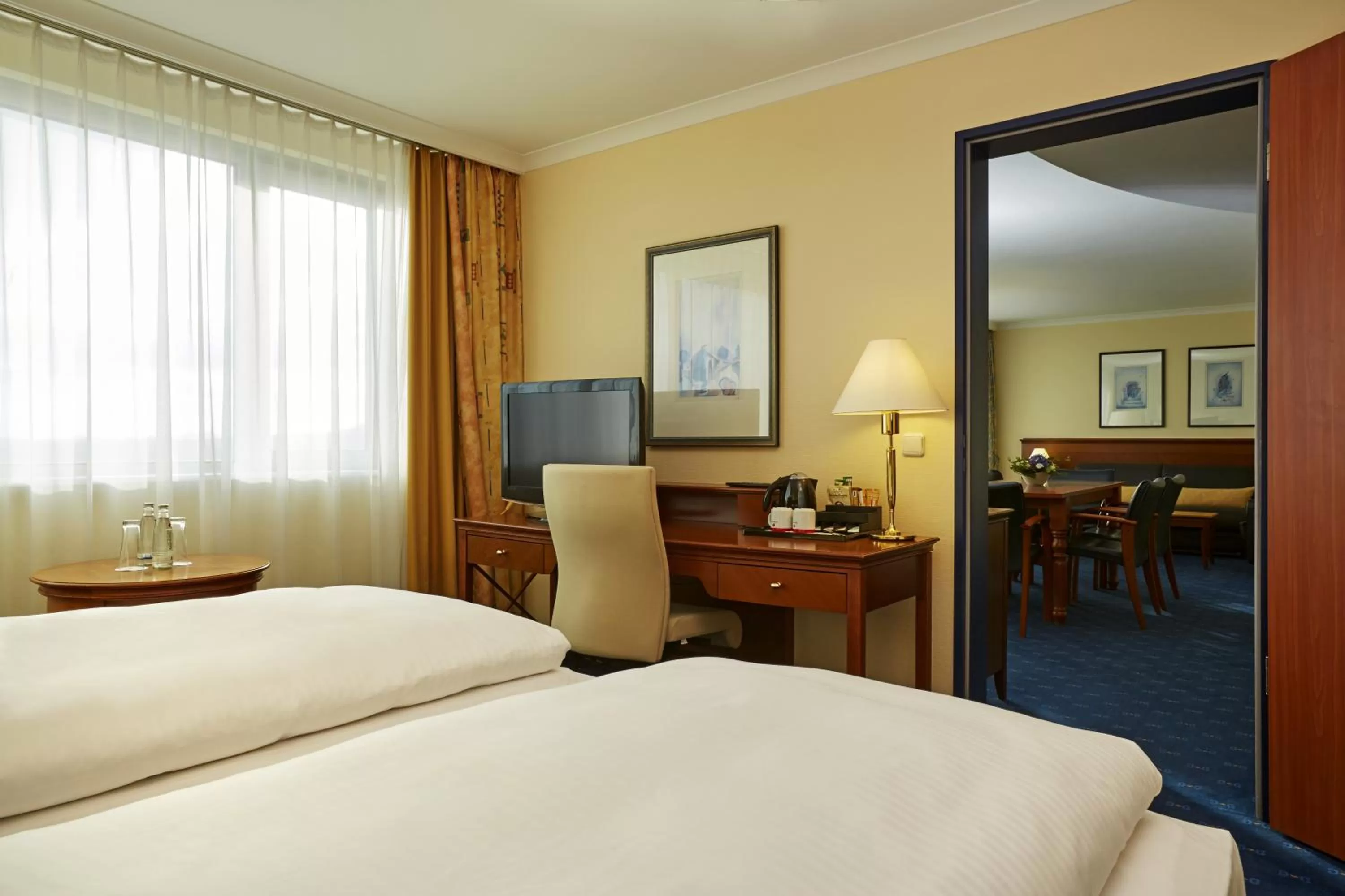 Photo of the whole room, Bed in H4 Hotel Kassel City, Trademark Collection by Wyndham