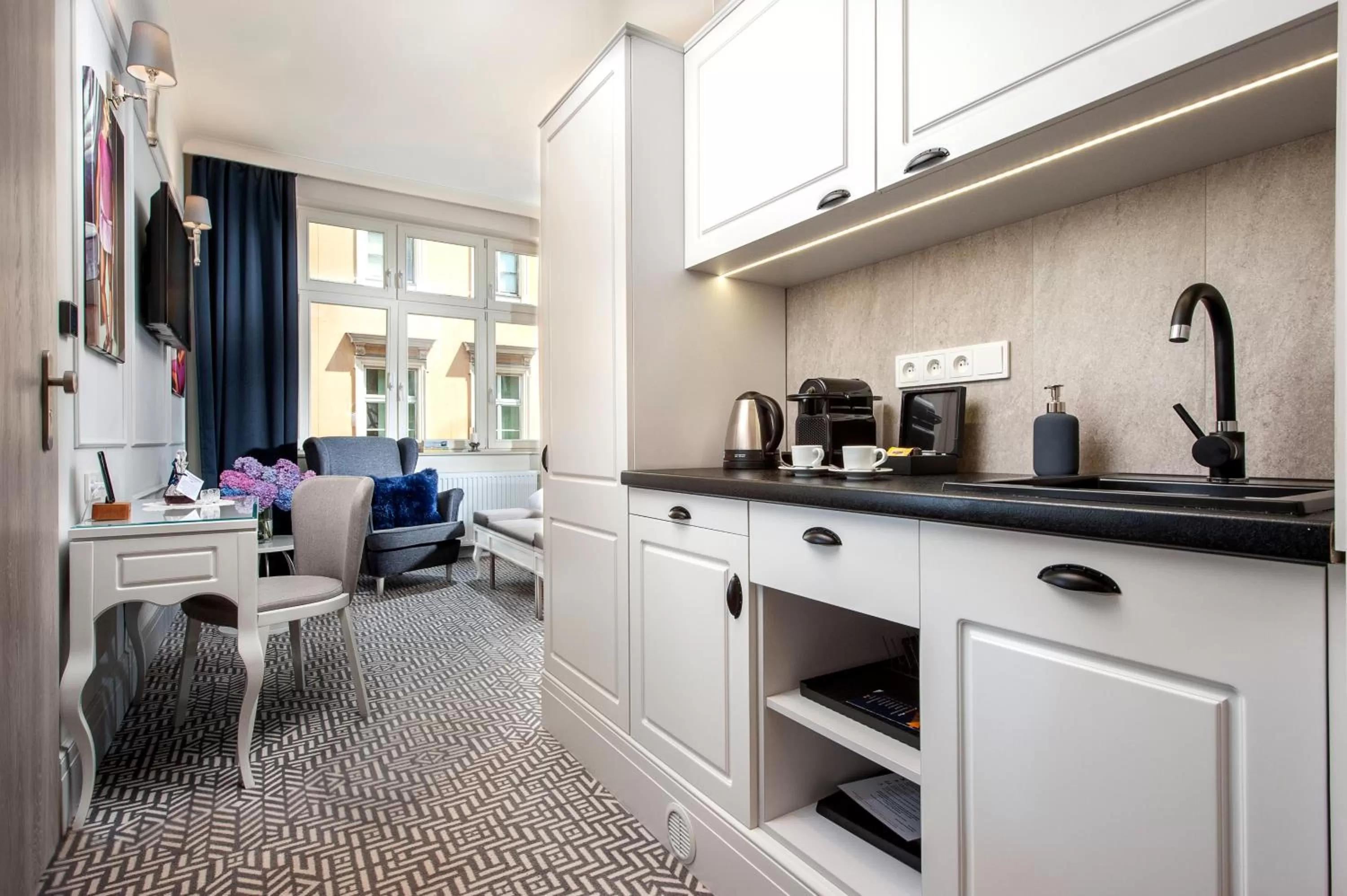 Coffee/tea facilities in Amber Design Residence