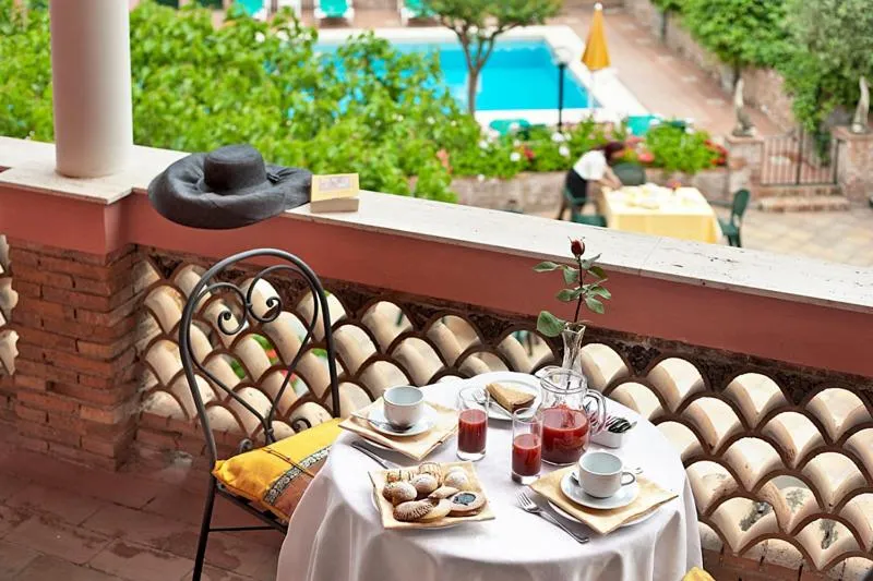 Food and drinks in Hotel Villa Sirina