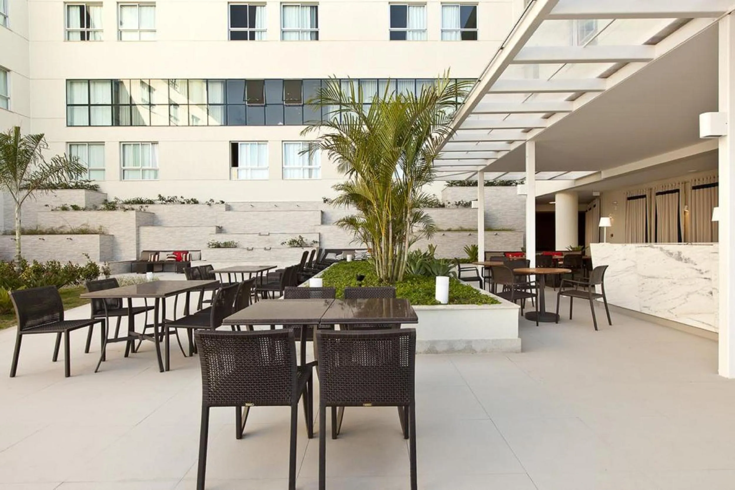 Lounge or bar, Restaurant/Places to Eat in eSuites Spa Lagoa Santa