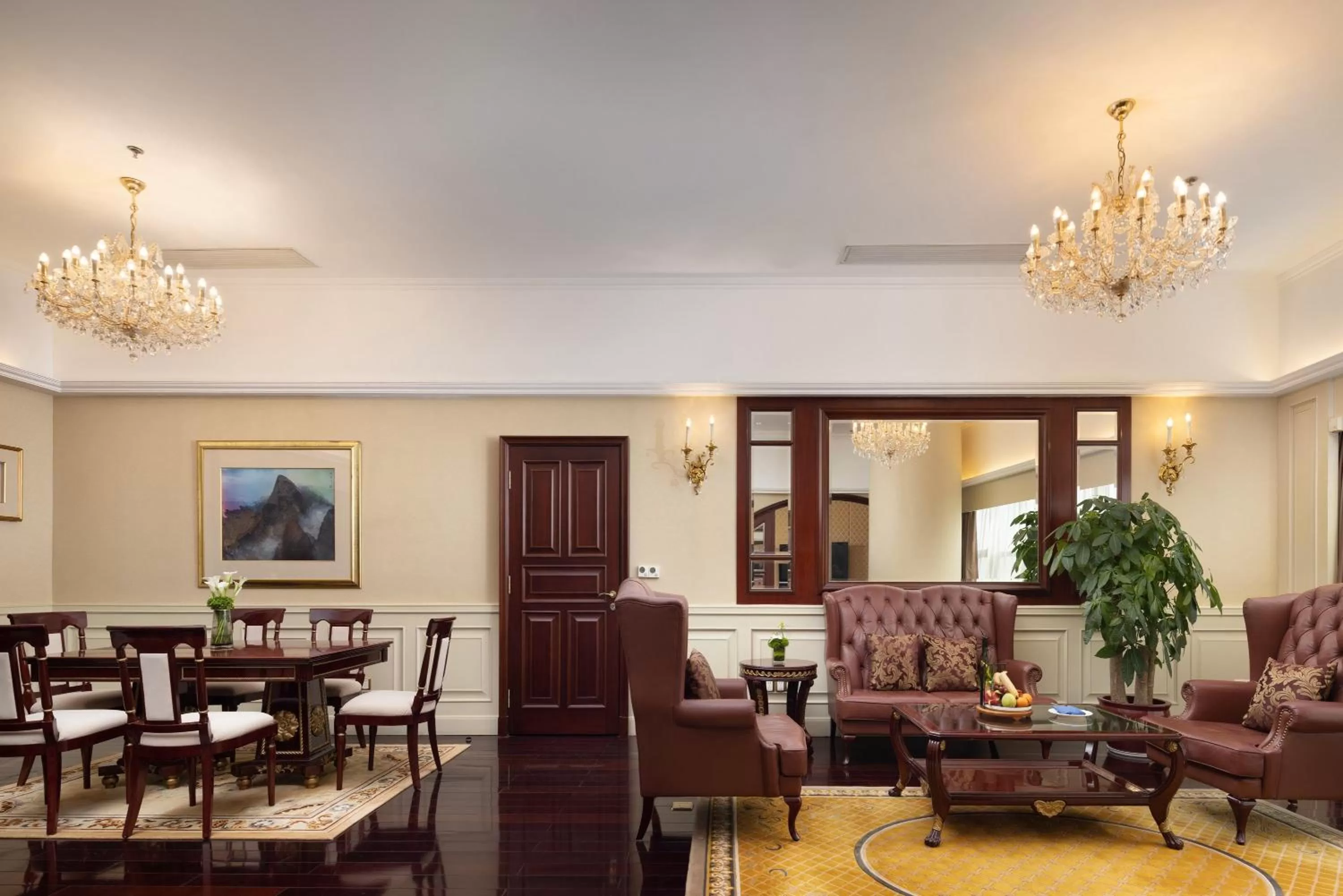 Photo of the whole room in Crowne Plaza Hotel & Suites Landmark Shenzhen by IHG