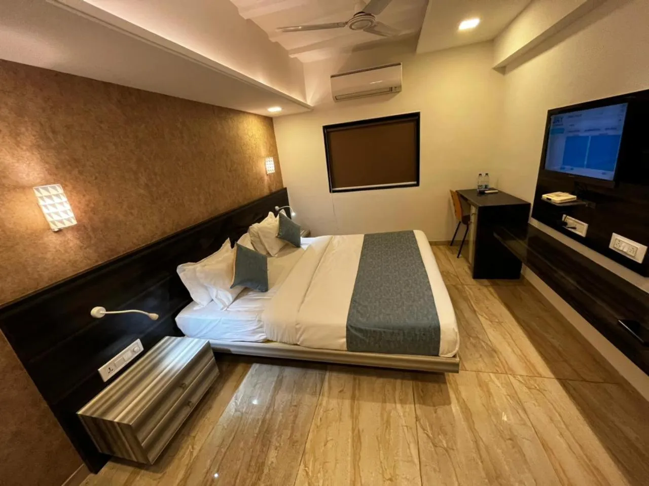 Bedroom in Click Hotel by Suba, Jamnagar