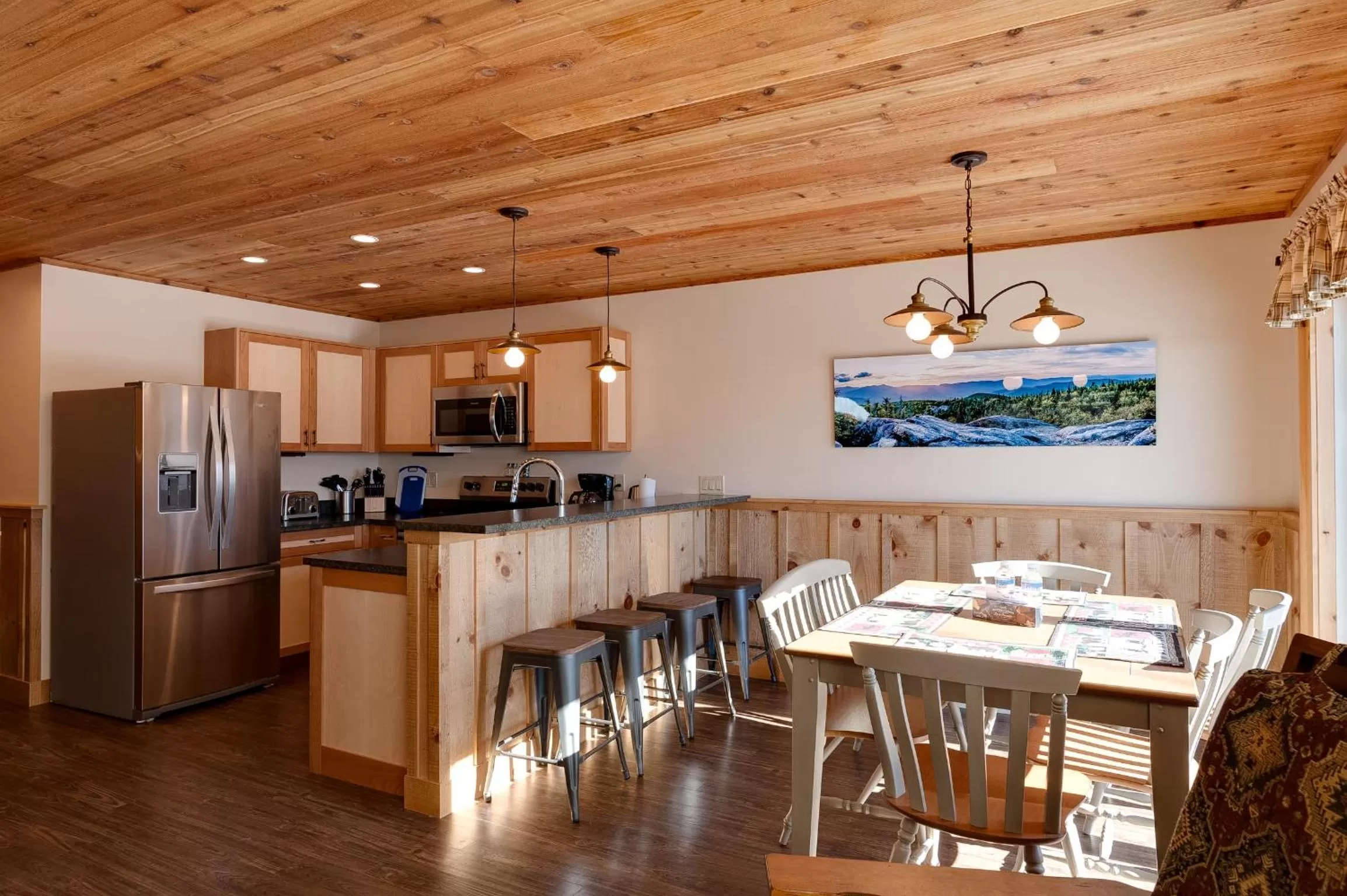 Kitchen or kitchenette in Cobble Mountain Lodge