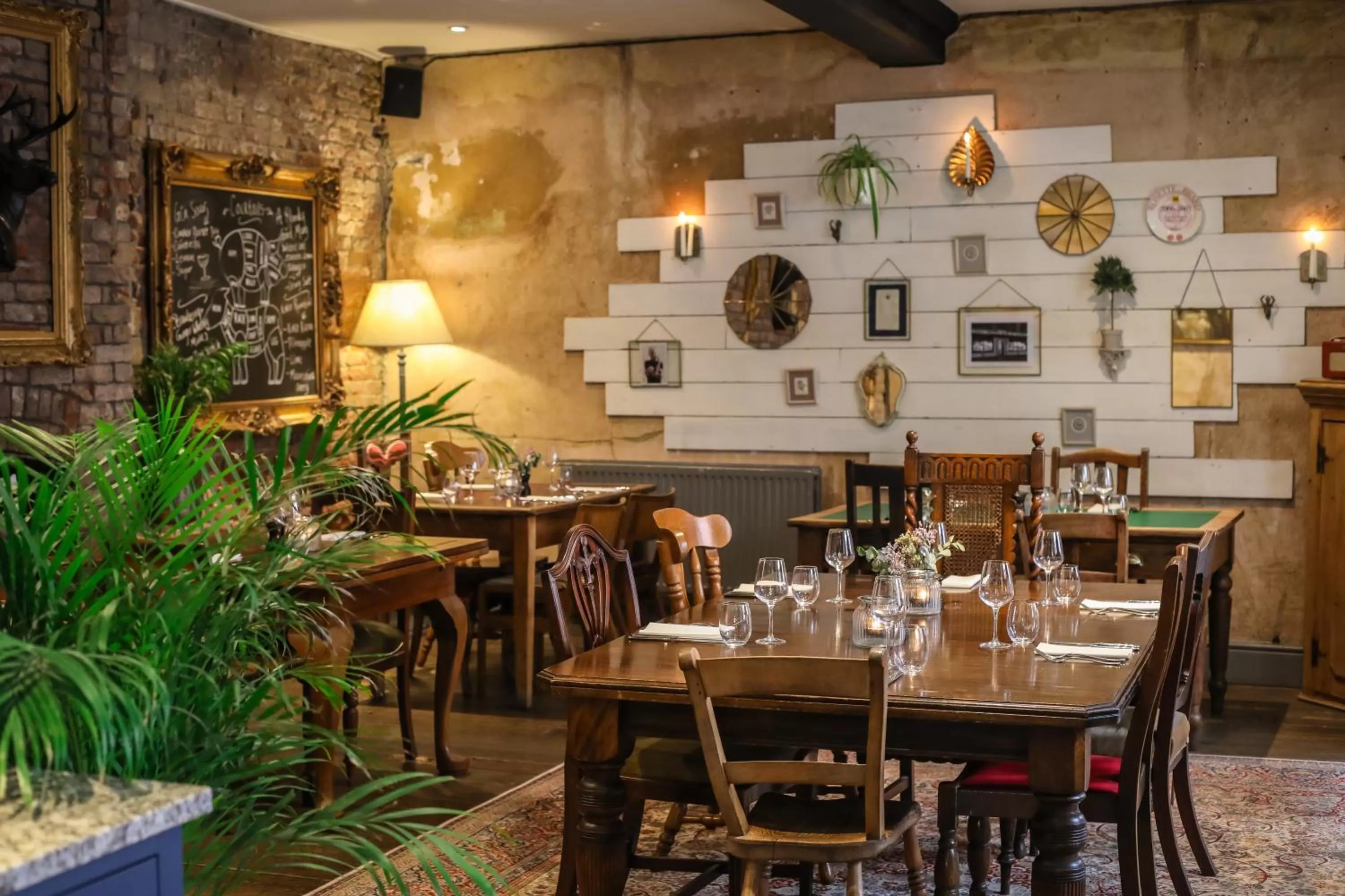 Restaurant/Places to Eat in The Black Swan Inn