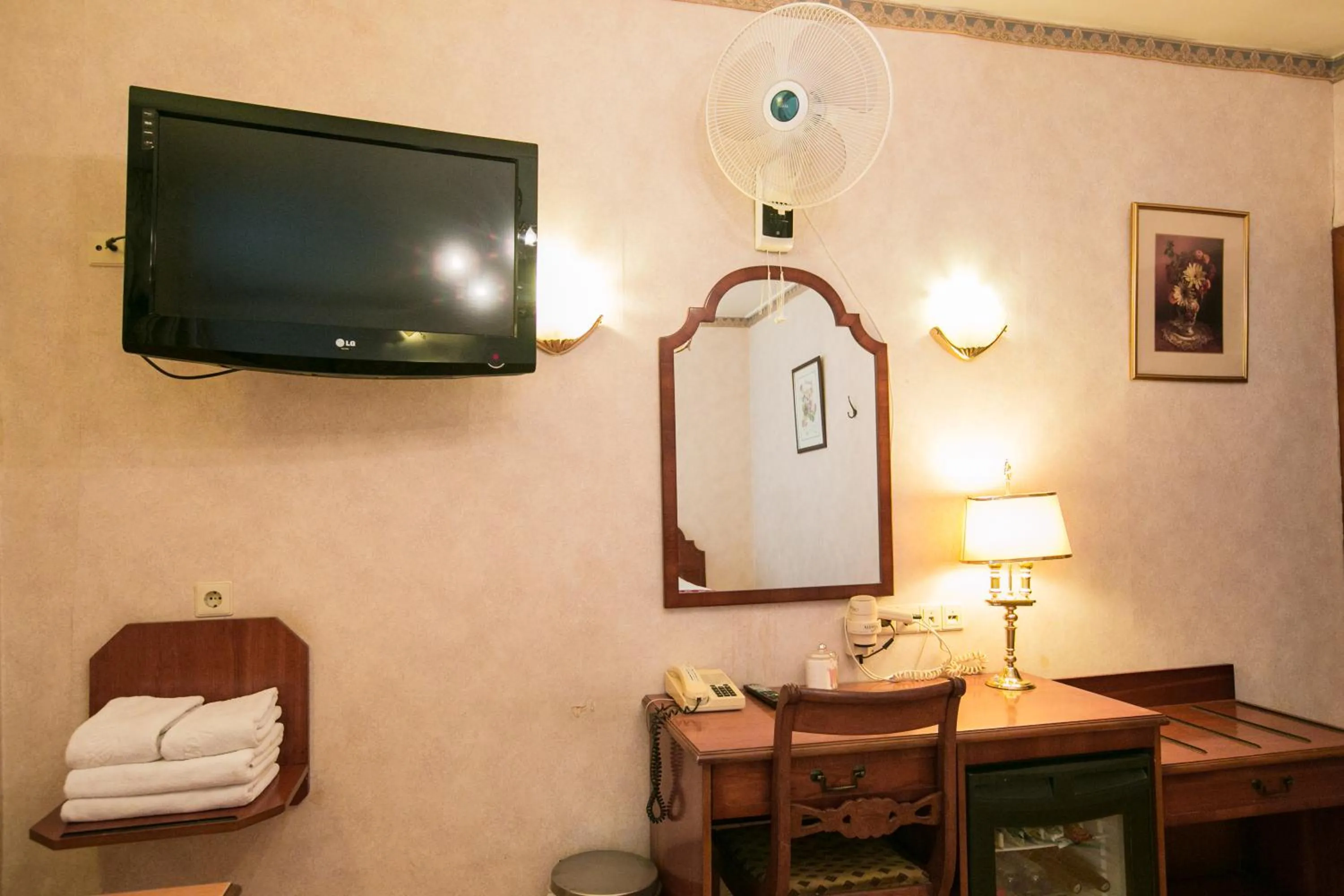 Photo of the whole room in Hotel Atlanta