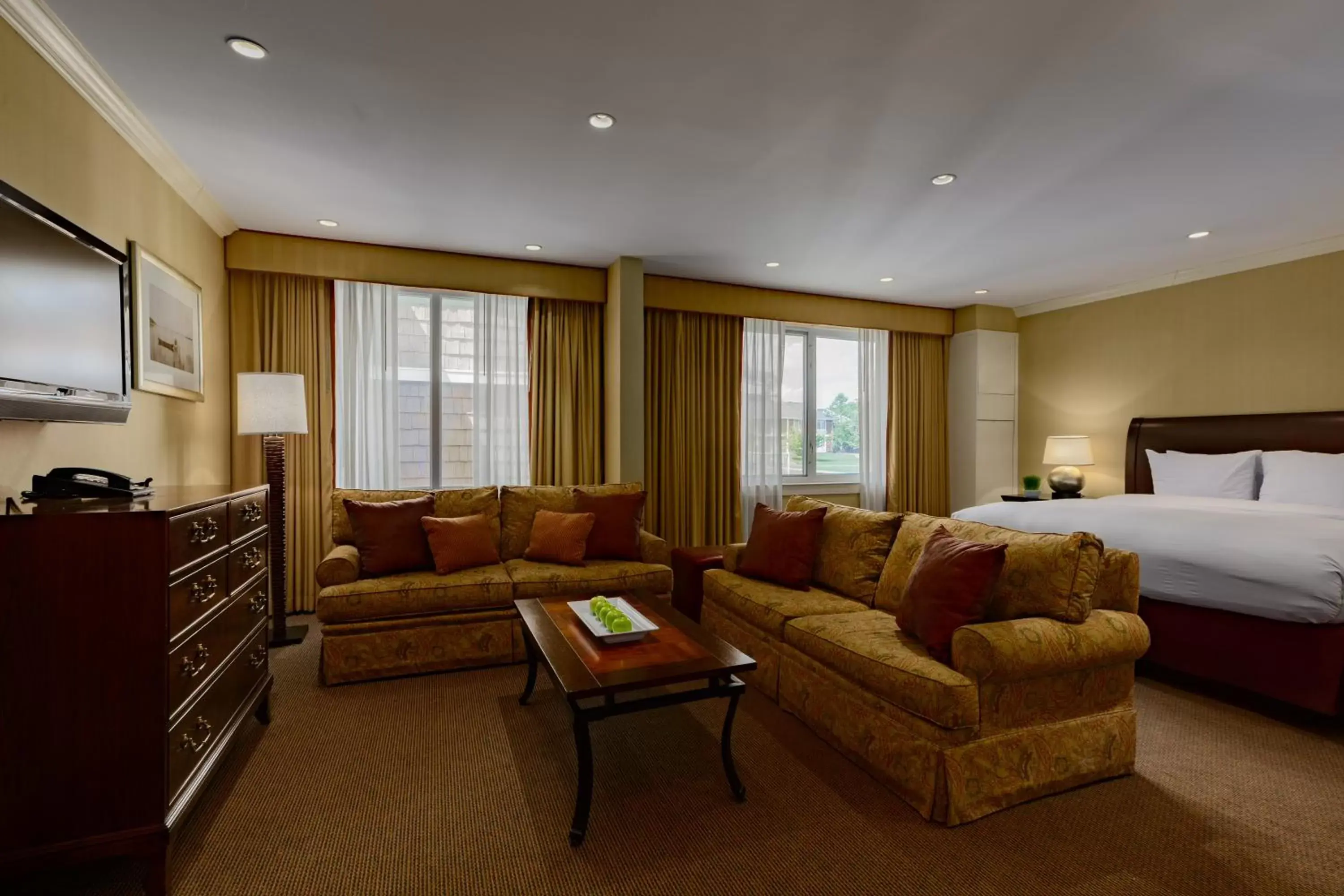 Deluxe Junior Suite in Sleepy Hollow Hotel Deluxe Junior Suite in Sleepy Hollow Hotel