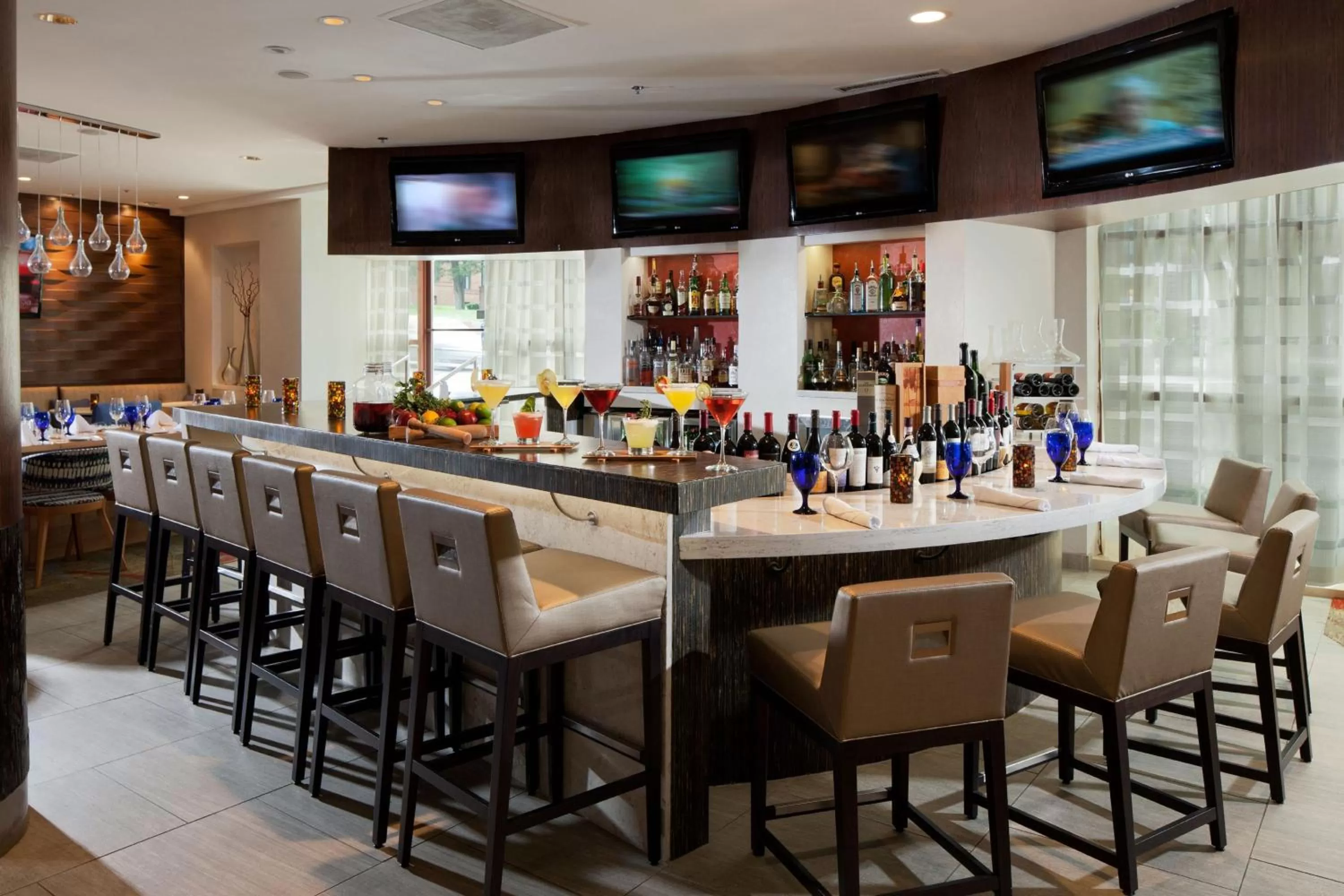 Restaurant/places to eat in Hotel Silver Spring
