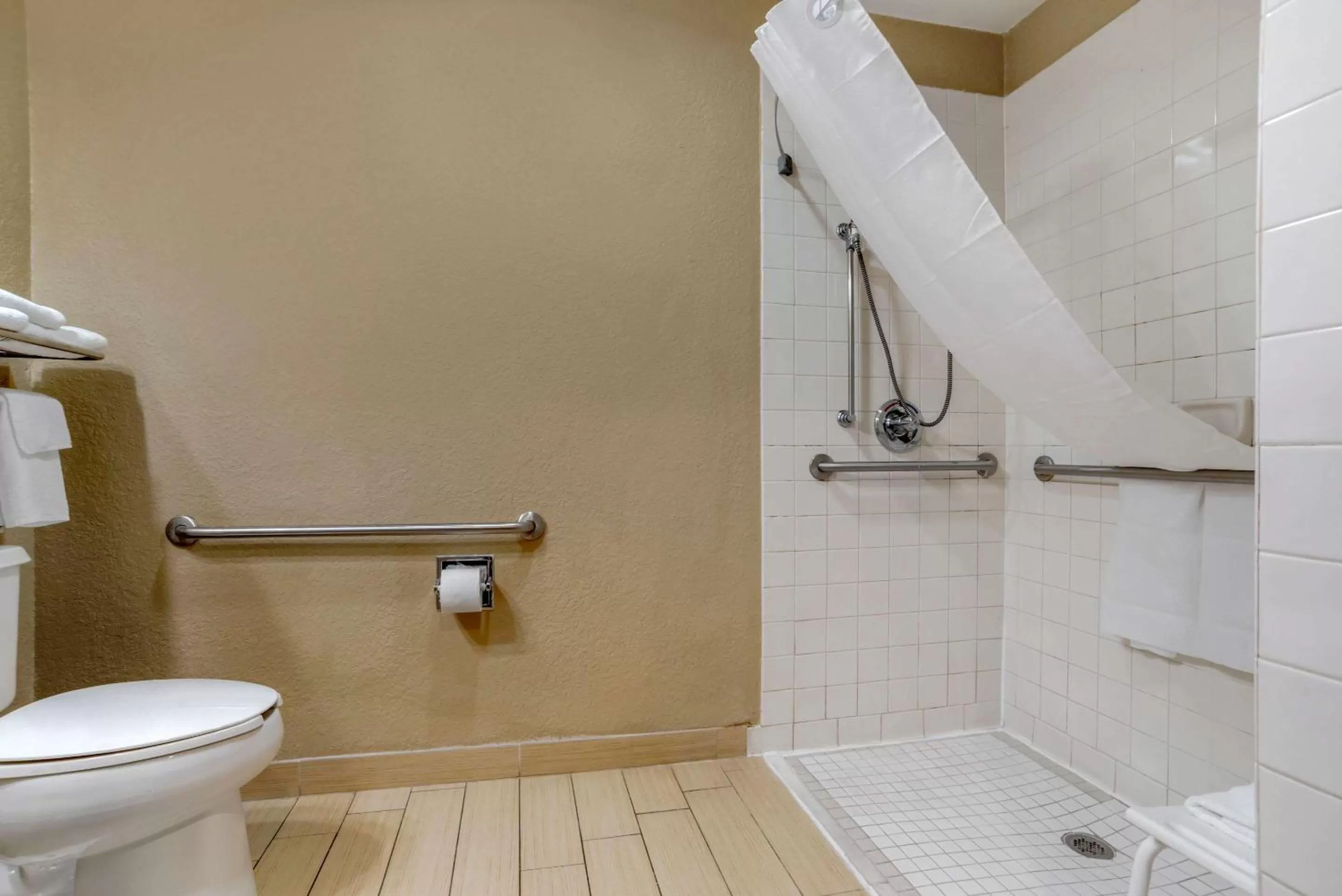 Bedroom in Quality Inn Phenix City Columbus