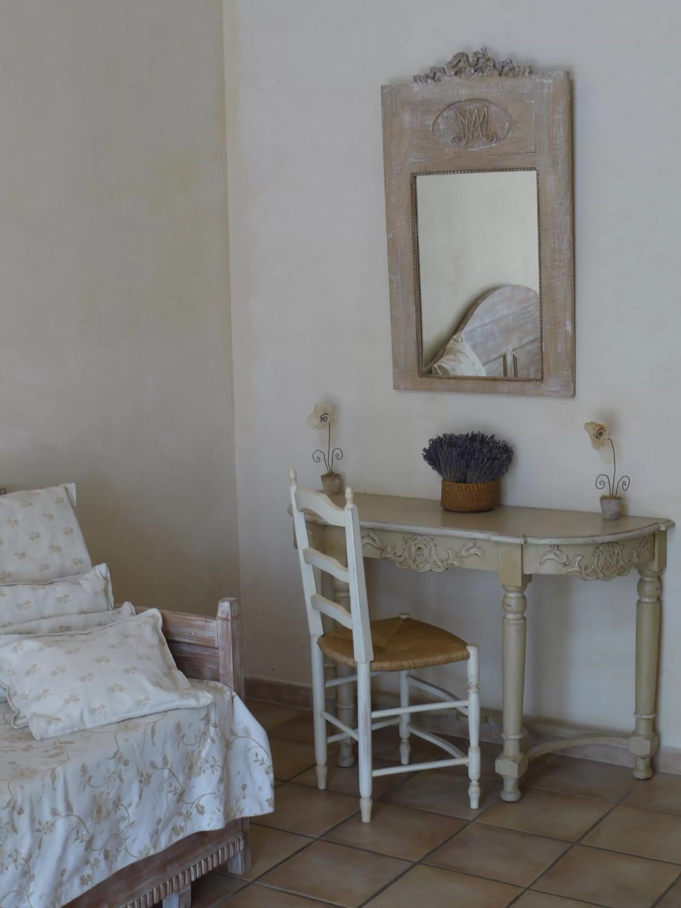 Decorative detail, Dining Area in Mas des Marguerites