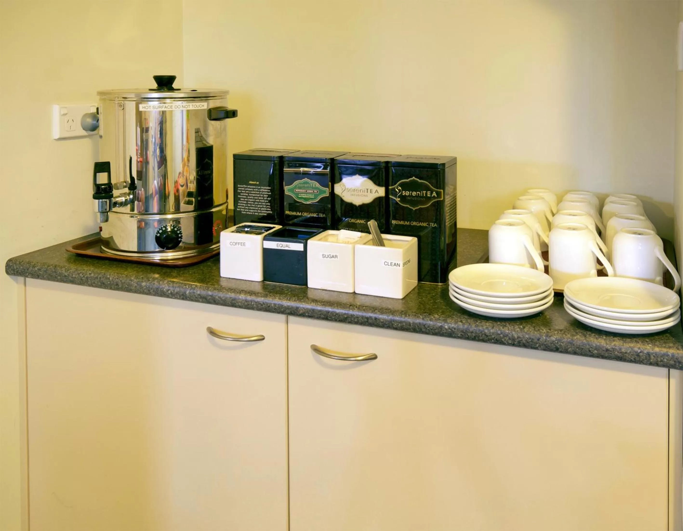 Food and drinks in Mandarin Motel