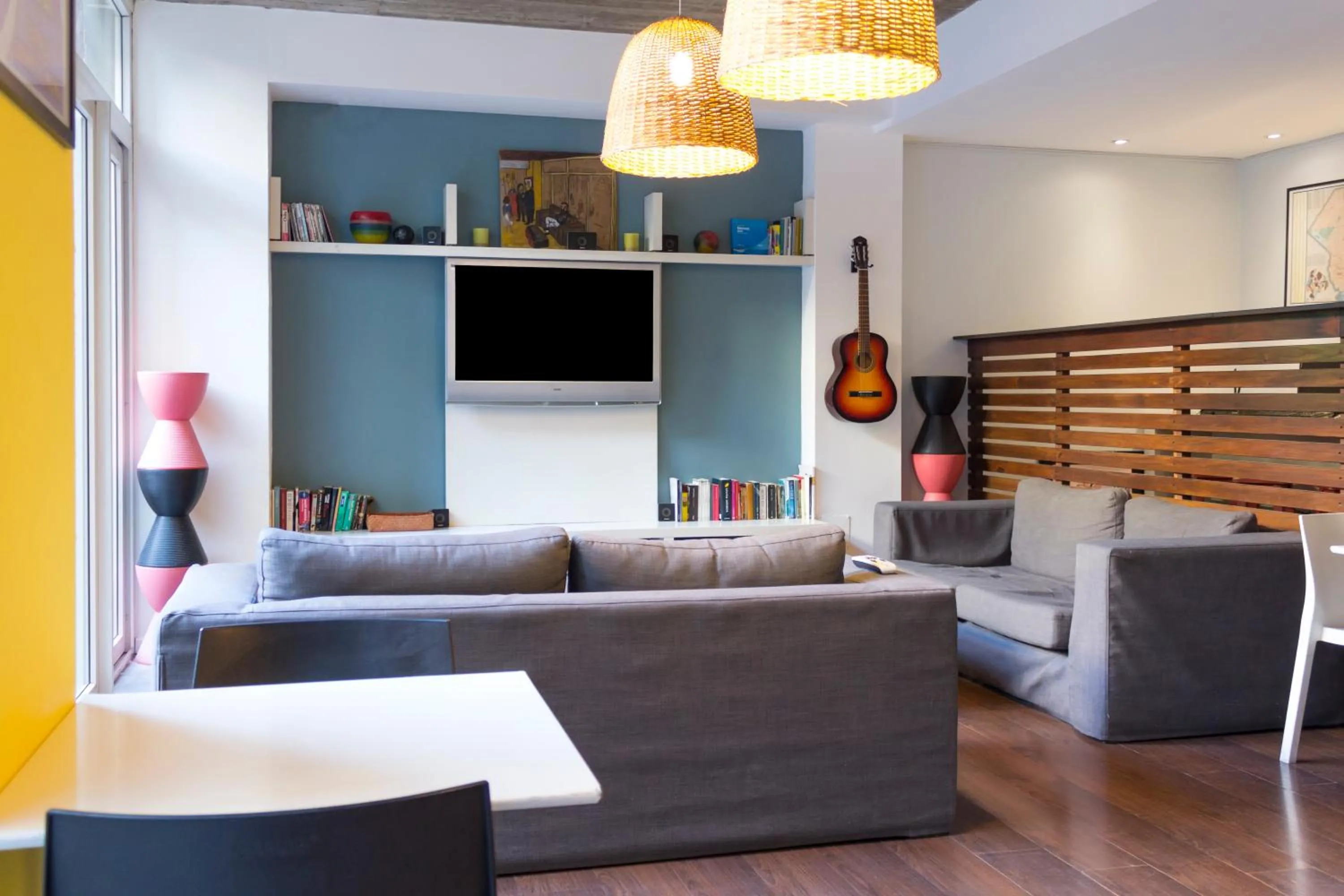 Communal lounge/ TV room in Circus Hostel