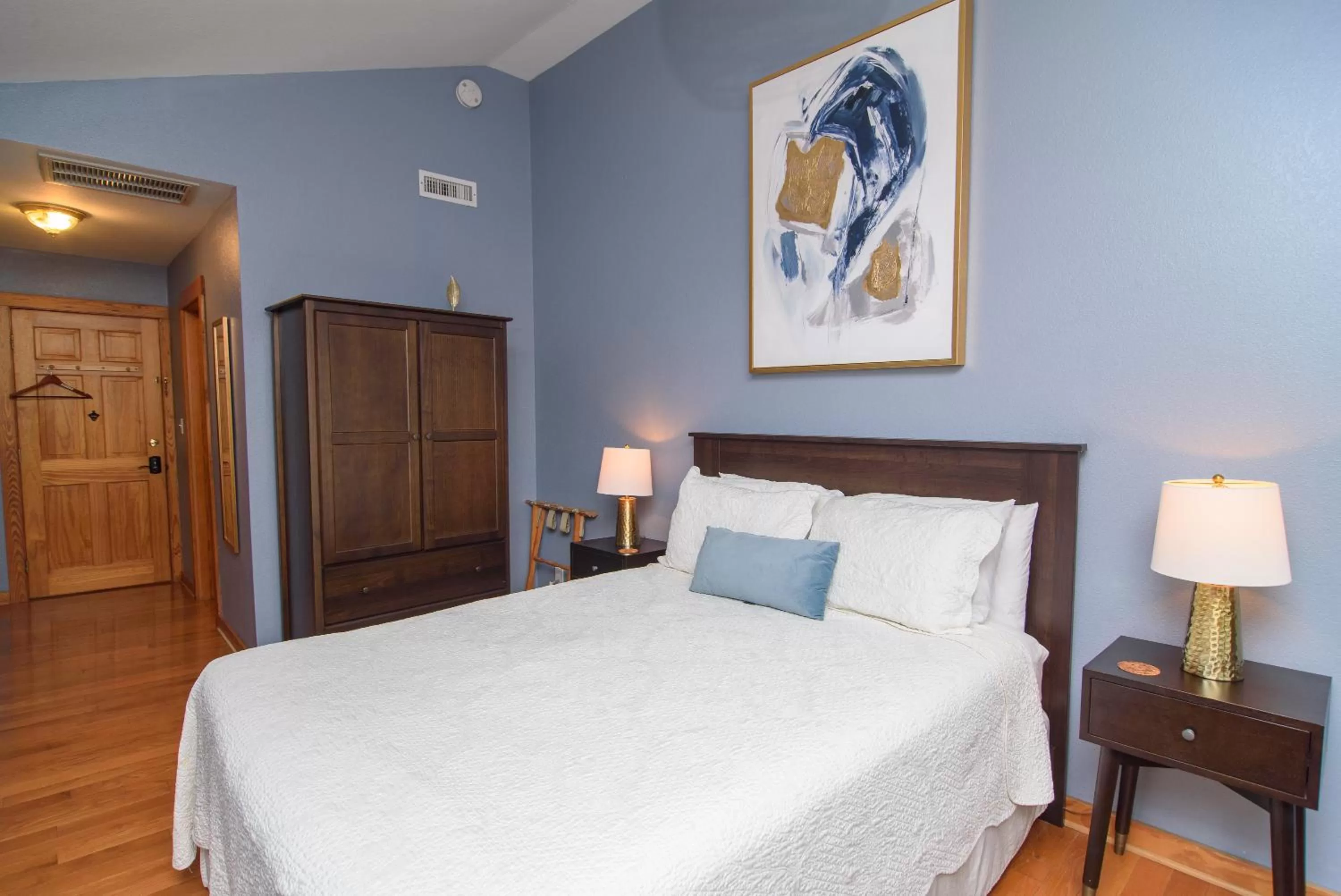 Bed in The Inn on Pamlico Sound