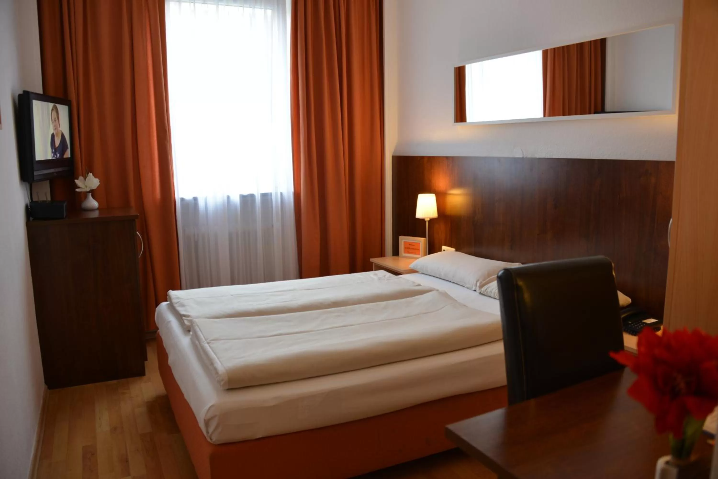 Photo of the whole room, Bed in Hotel Italia