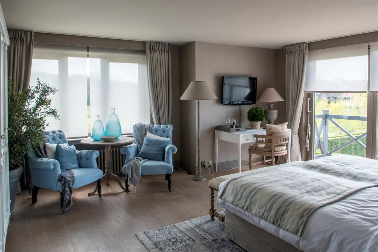 Mini Suite - single occupancy in Lebeaubylivingroom Hotel