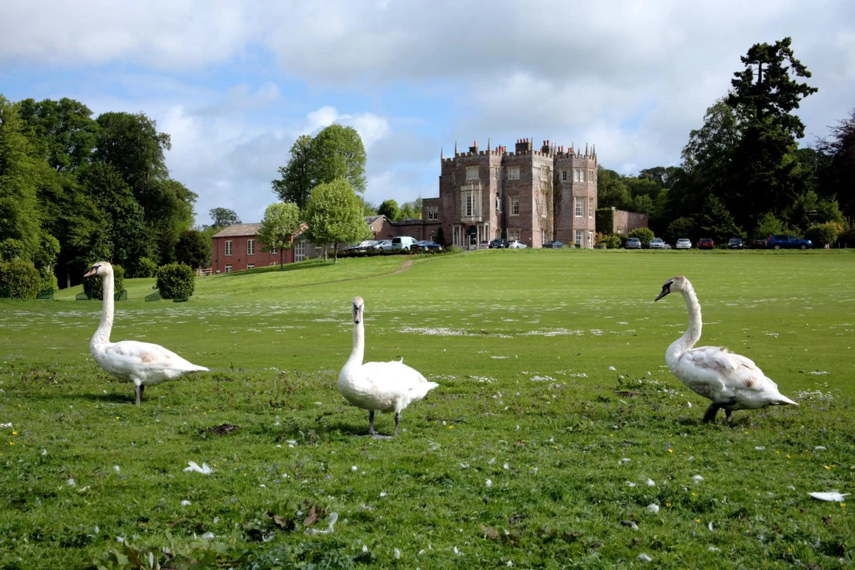 Facade/entrance in Donnington Grove Hotel & Golf Club