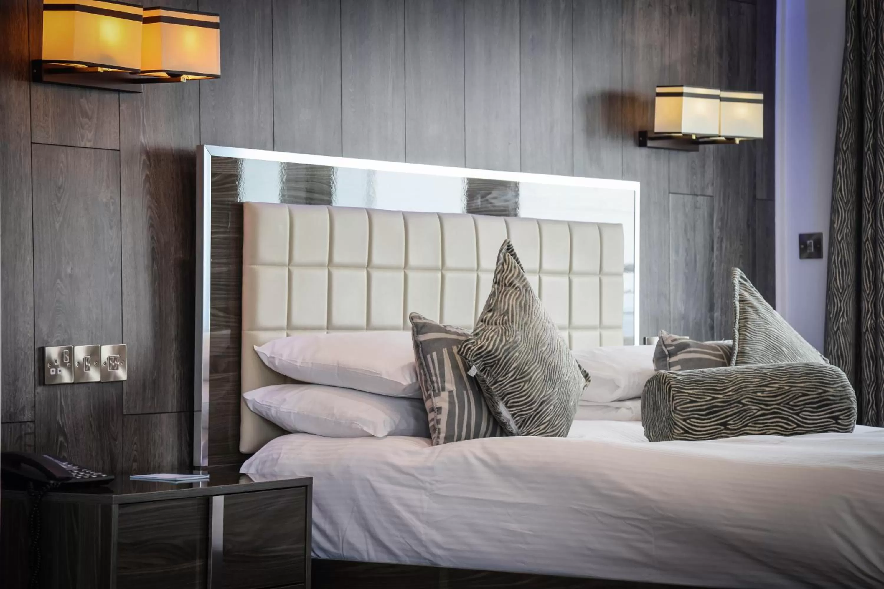 Bed in Cumberland Hotel - OCEANA COLLECTION