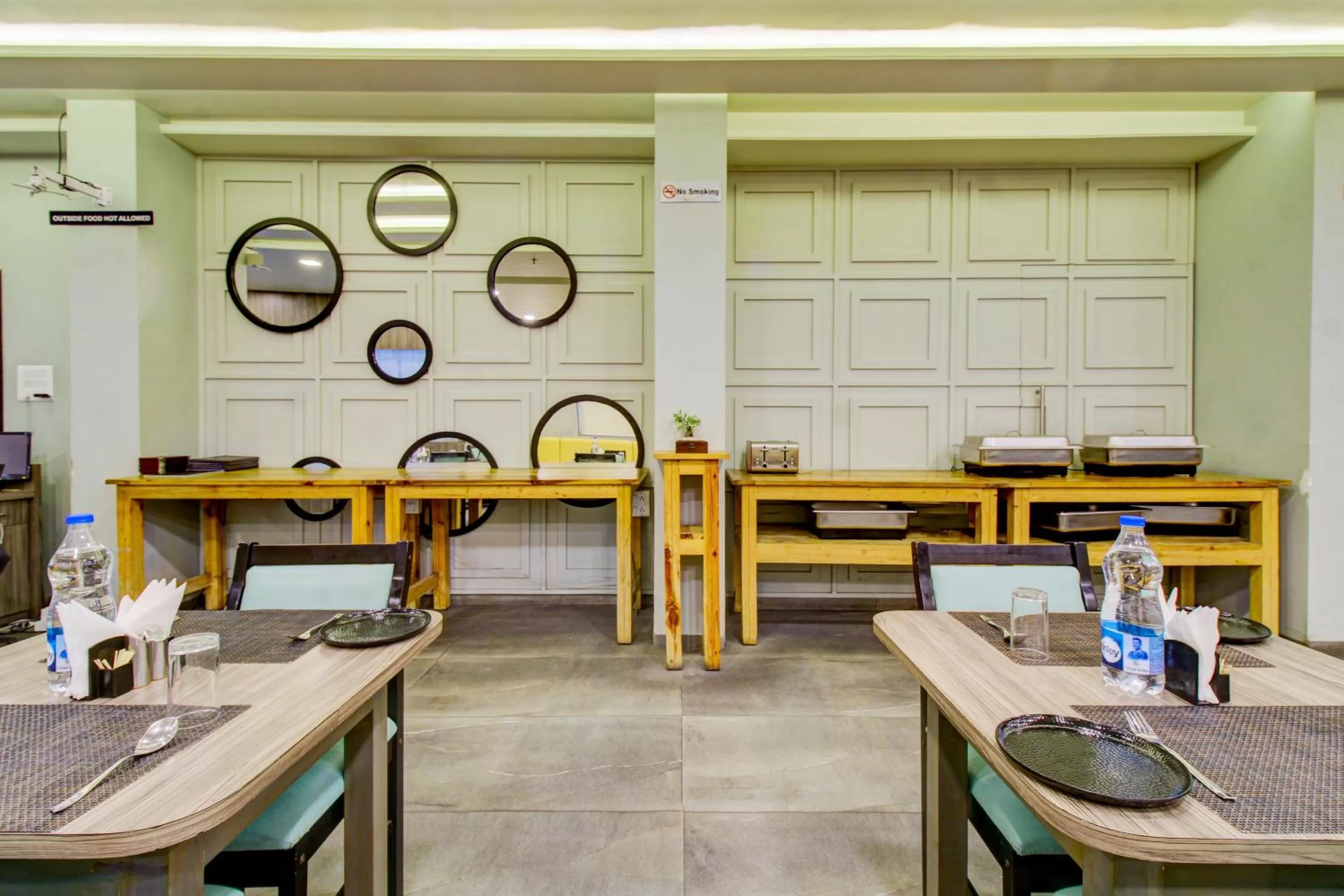 Restaurant/places to eat in Treebo Premium Brijinn