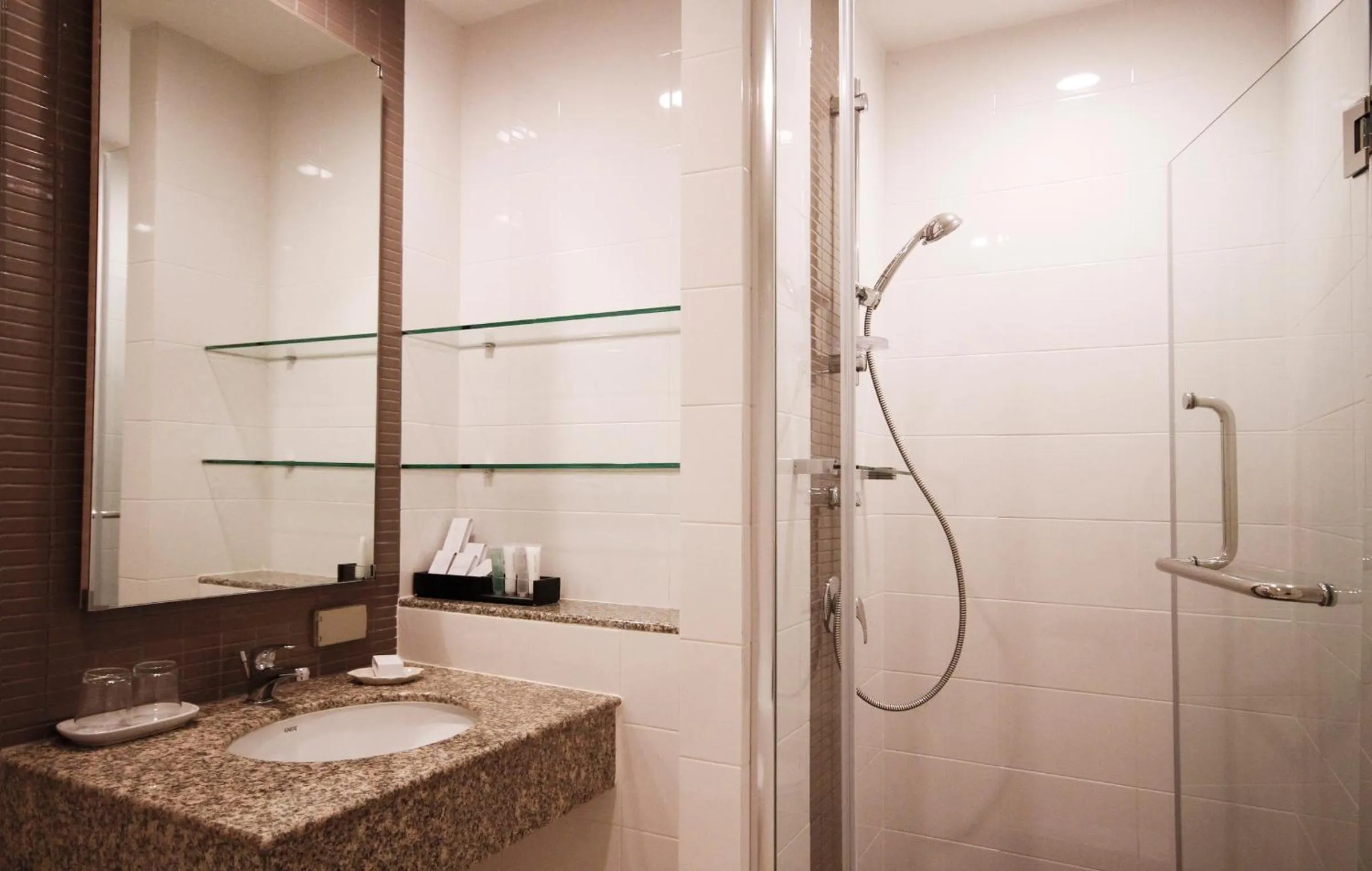Bathroom in Classic Kameo Hotel & Serviced Apartments, Ayutthaya