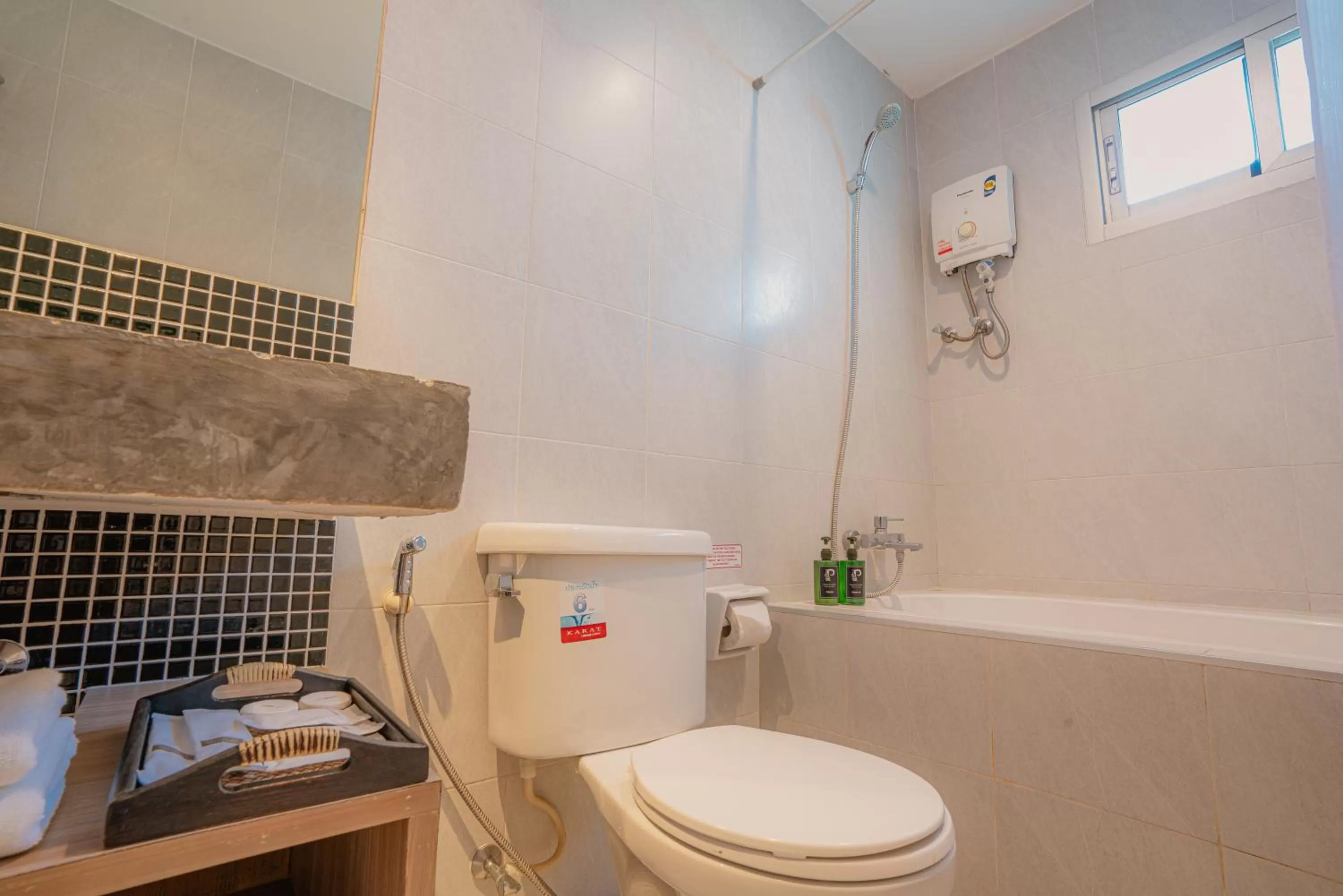 Shower in Peace Land Khaosan