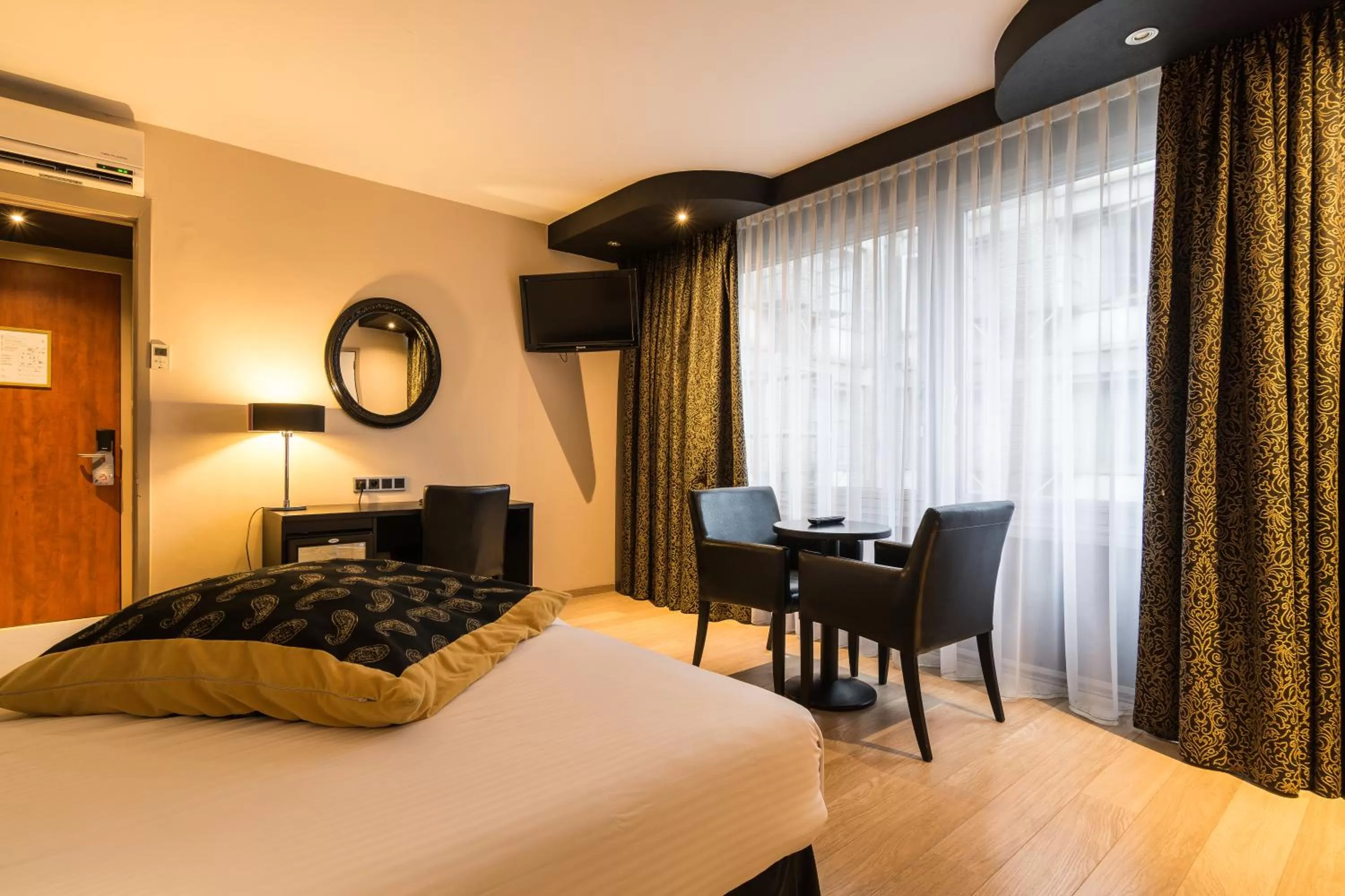 Decorative detail, Bed in De Keyser Hotel