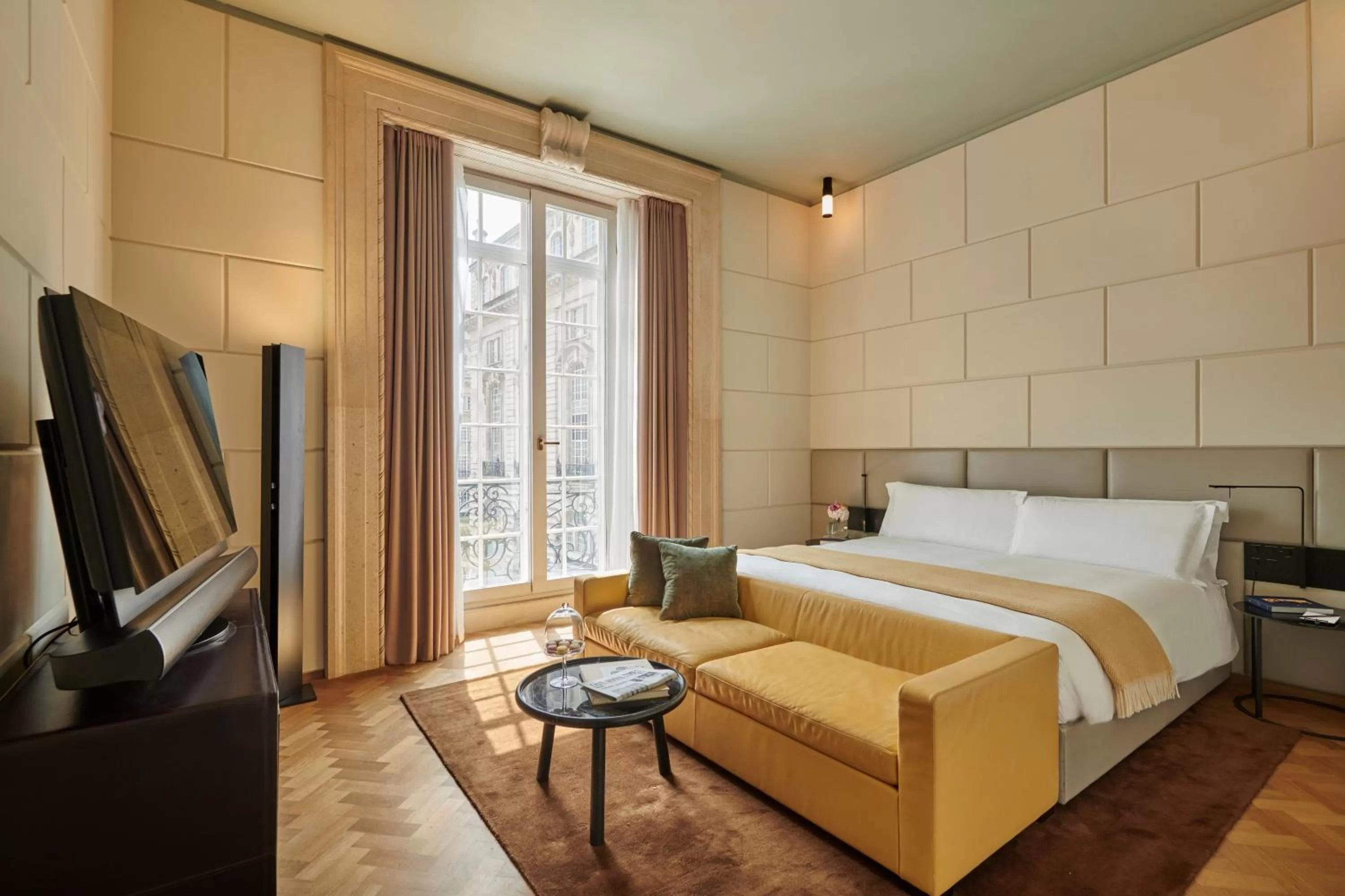 Photo of the whole room, Bed in Hotel Cafe Royal