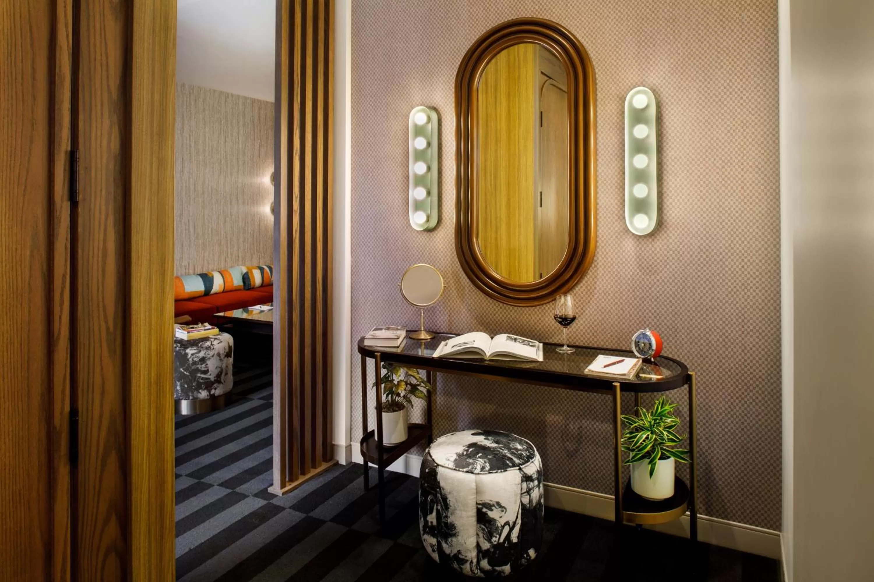 Photo of the whole room, Bed in Hotel Indy, Indianapolis, a Tribute Portfolio Hotel