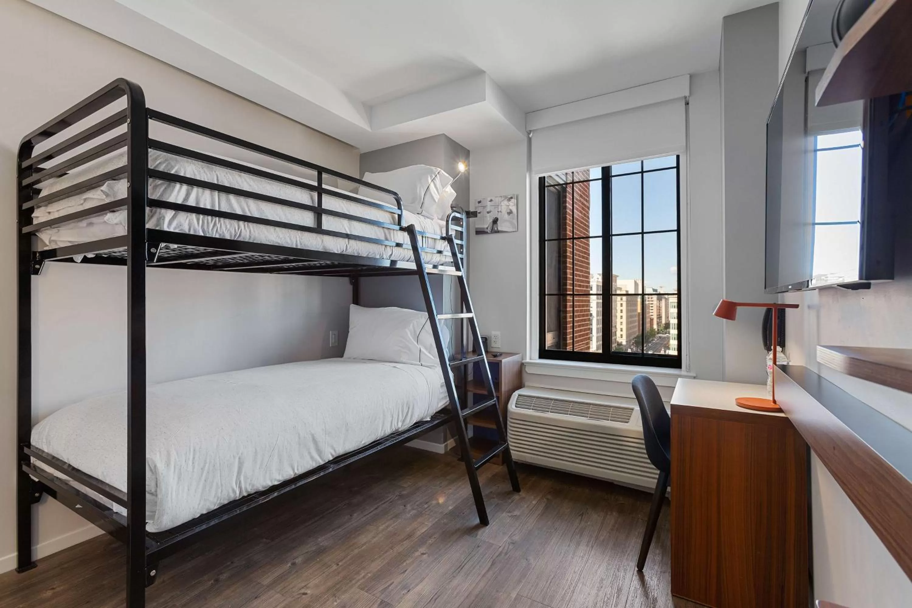 Bedroom, Bed in Motto by Hilton Washington DC City Center