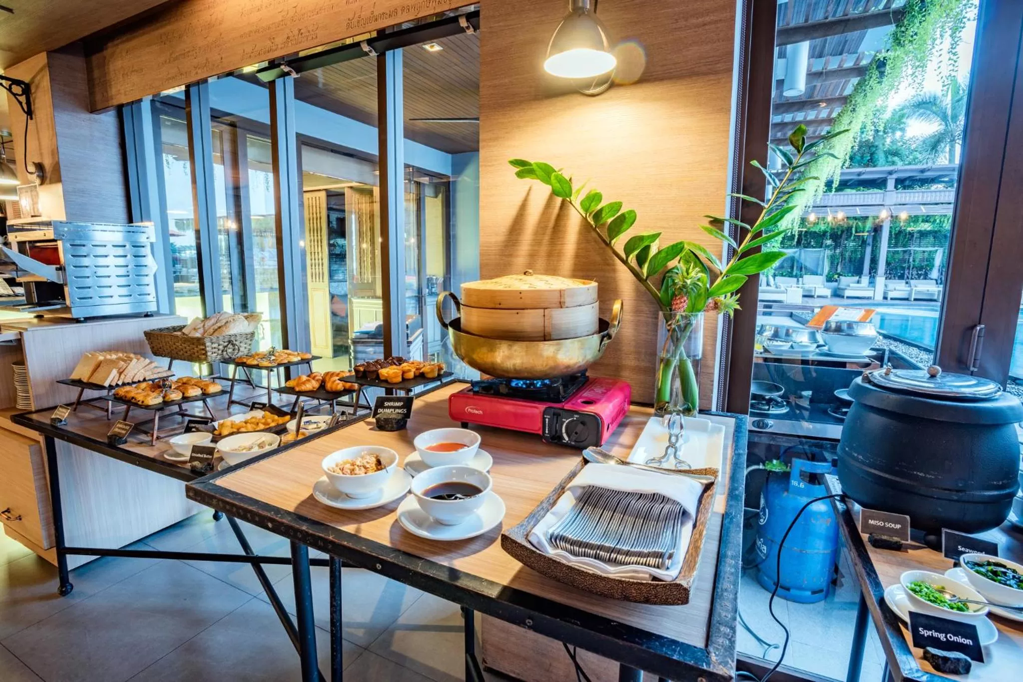 Restaurant/places to eat in Riva Surya Bangkok