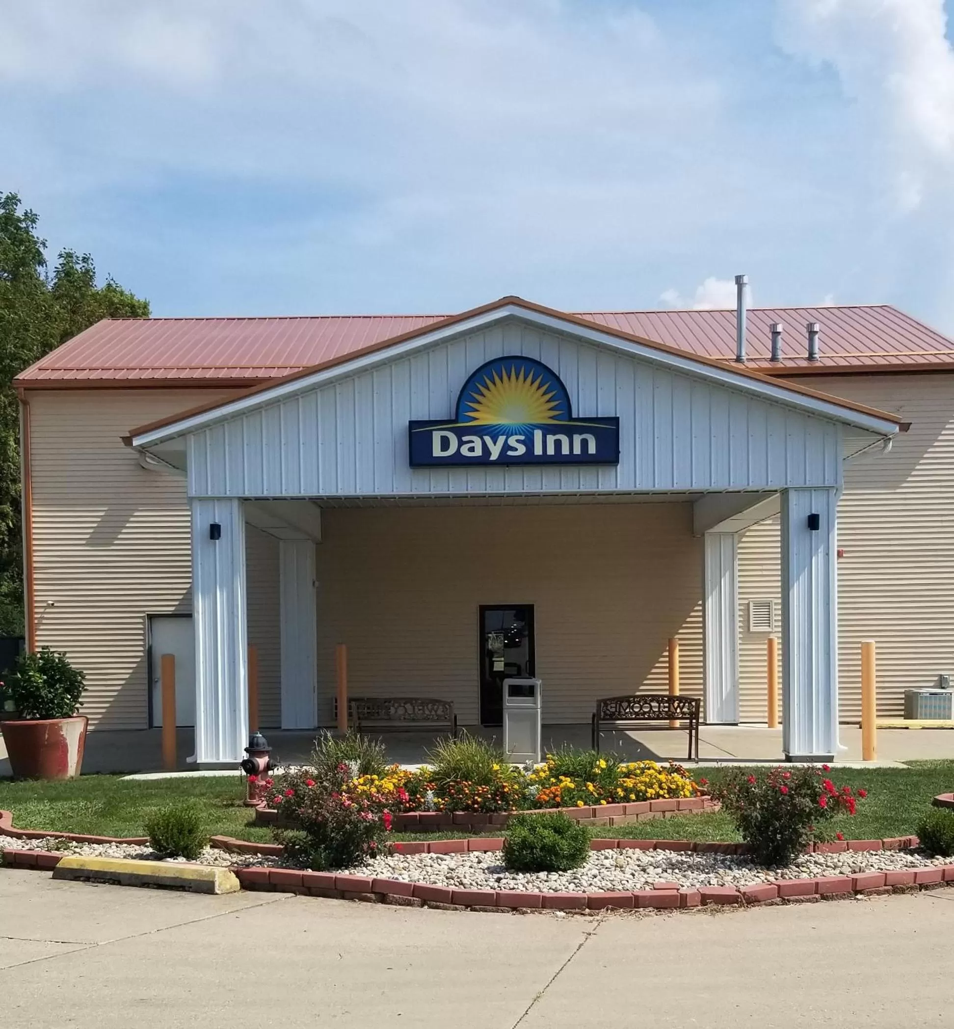 Facade/entrance in Days Inn by Wyndham Springfield