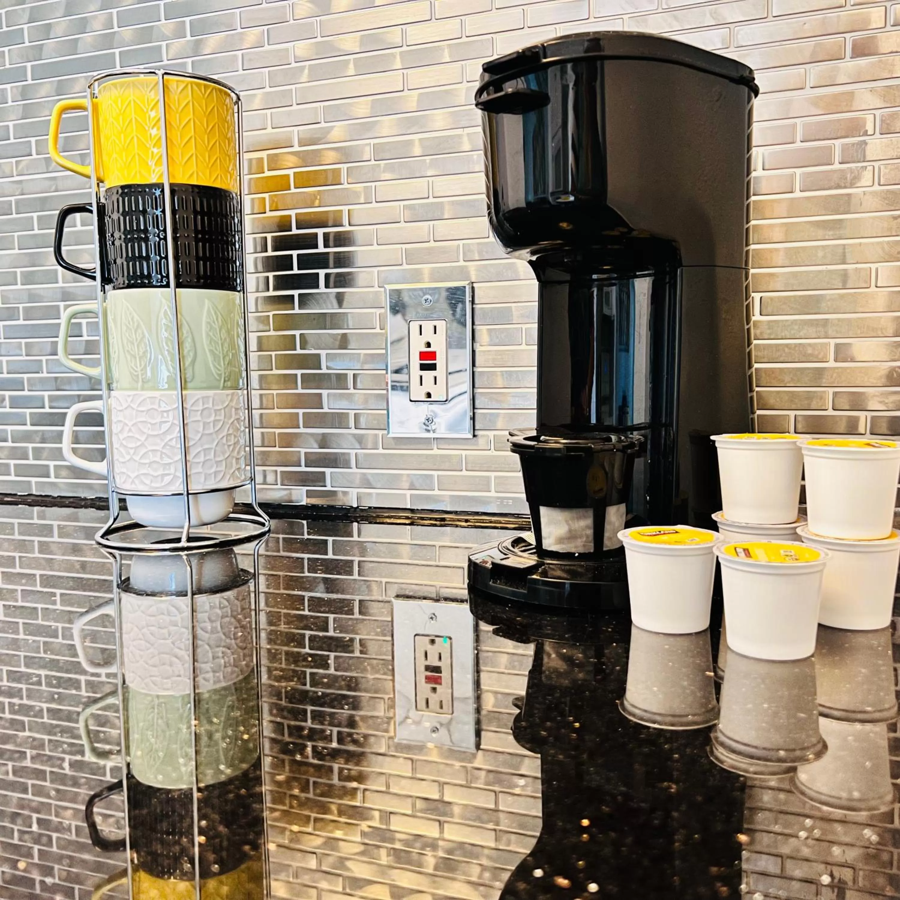 Coffee/tea facilities in CocoBay 2BR Condos Near Beach, Galleria Mall, Wilton Manors, Cruise Port