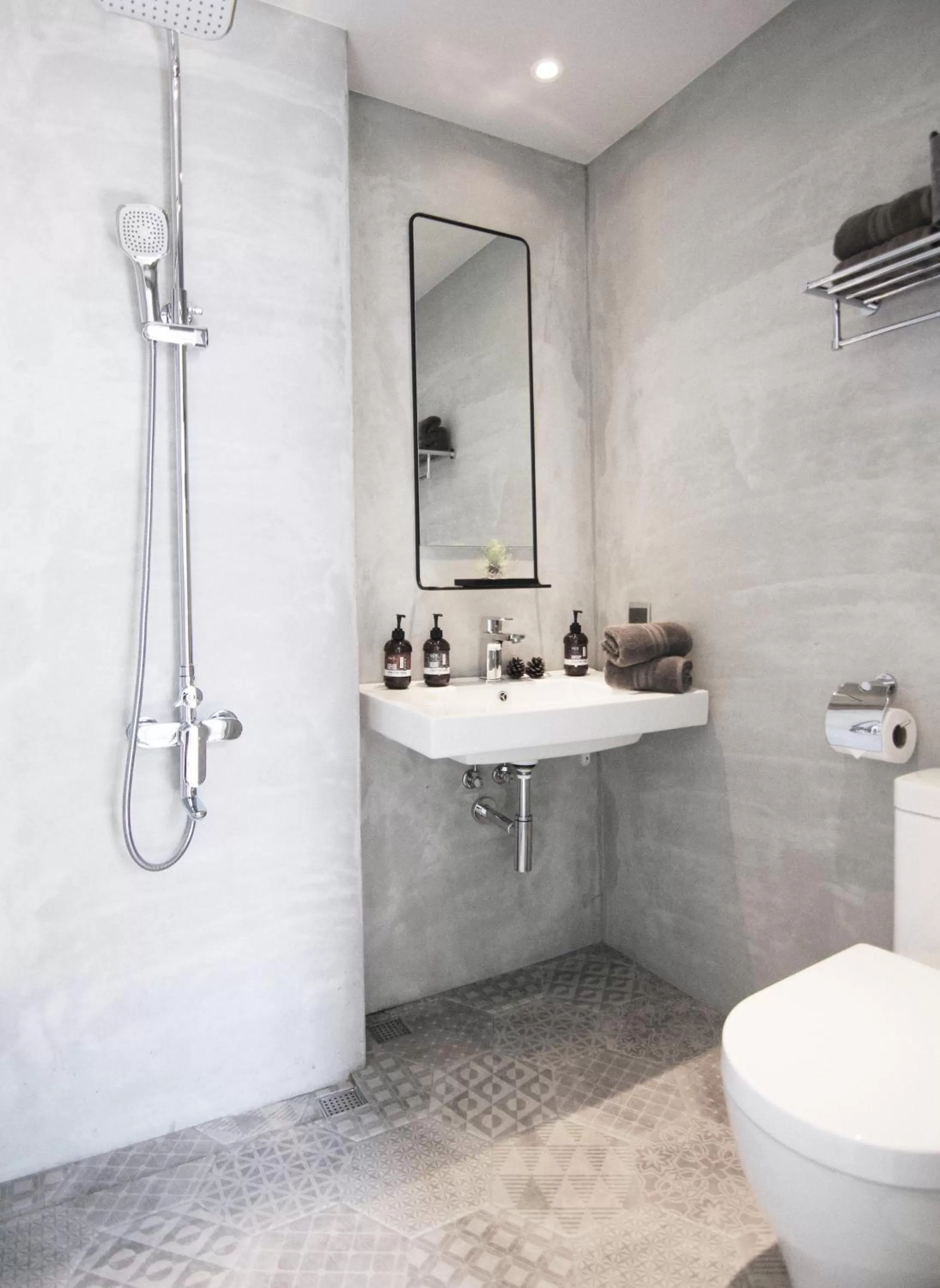 Shower in The Door Inn