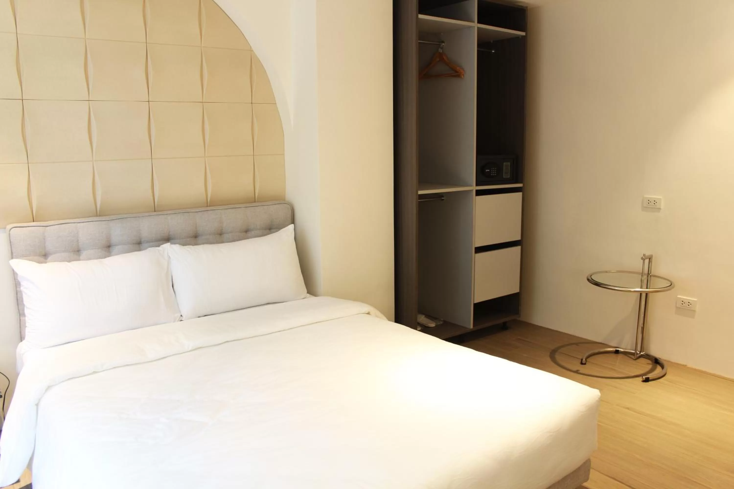 Standard Queen Room in City Park Hotel Residences