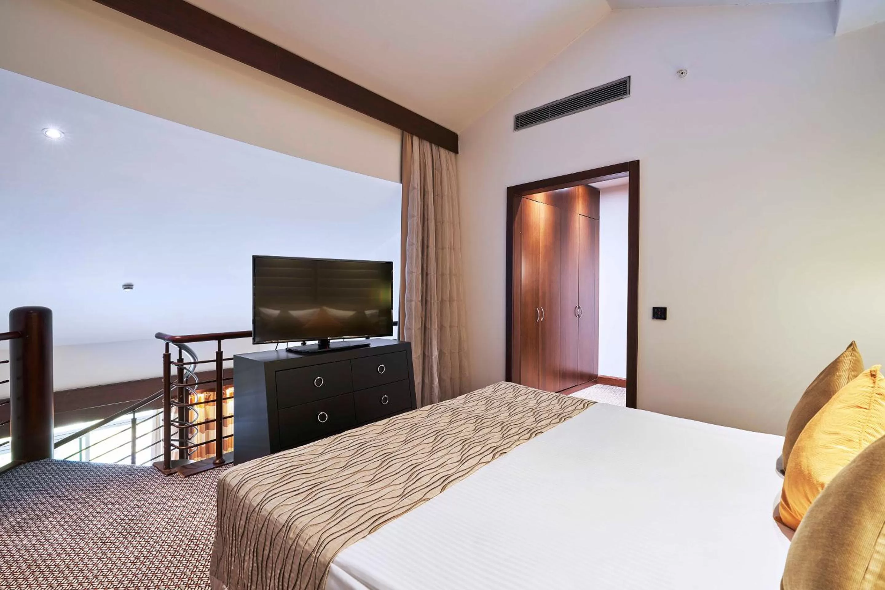 Bed in Calista Luxury Resort