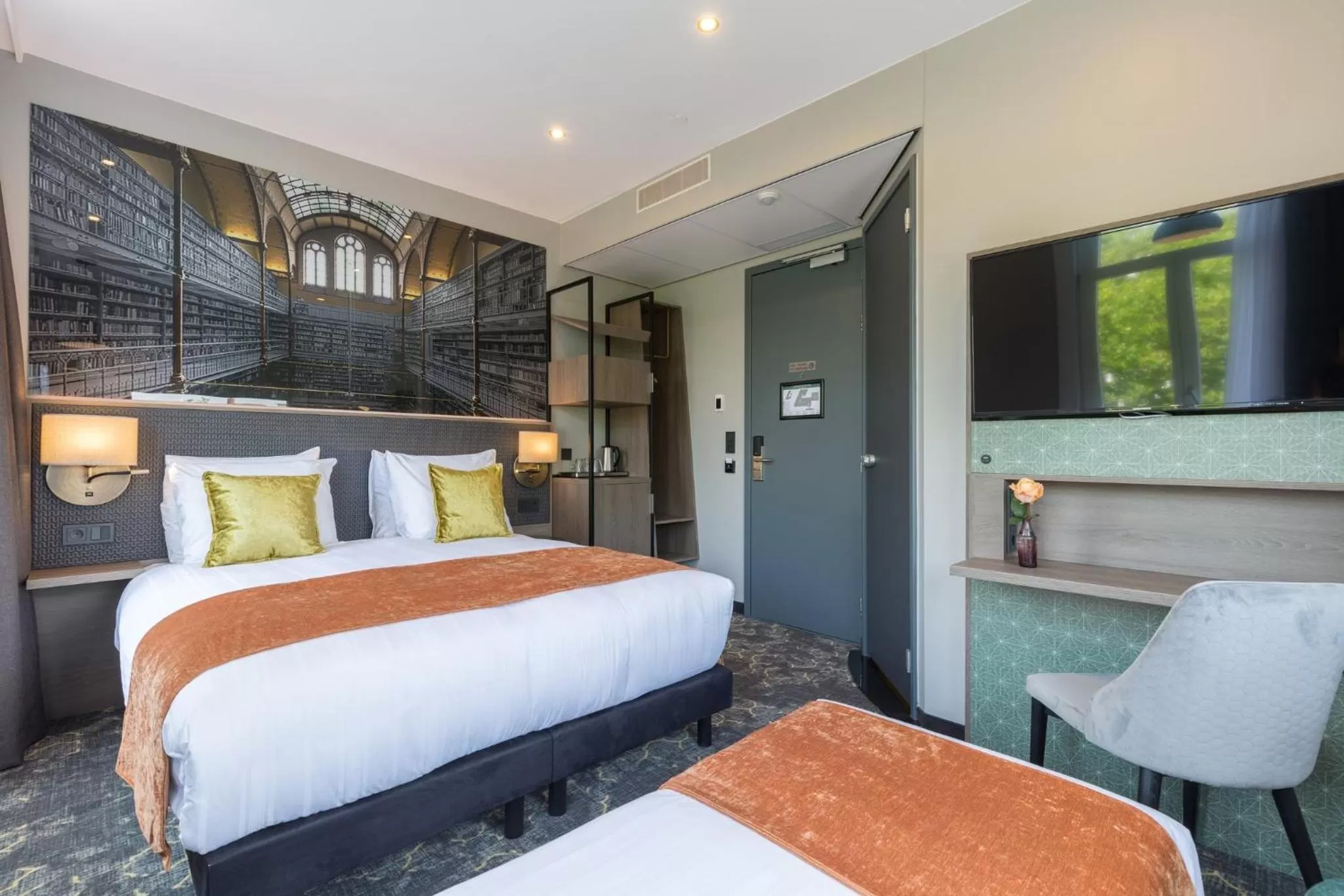 Photo of the whole room, Bed in Leonardo Boutique Museumhotel