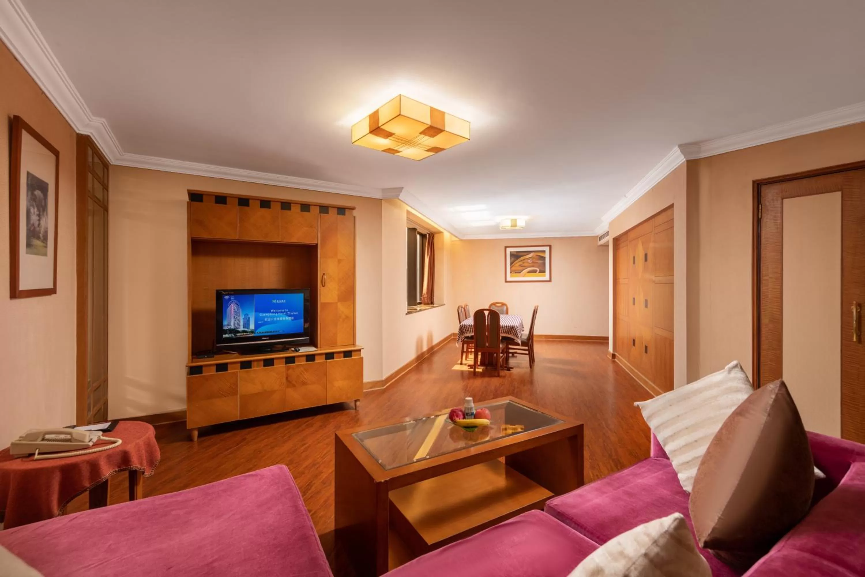 Living room in Guangdong Hotel (Zhuhai)