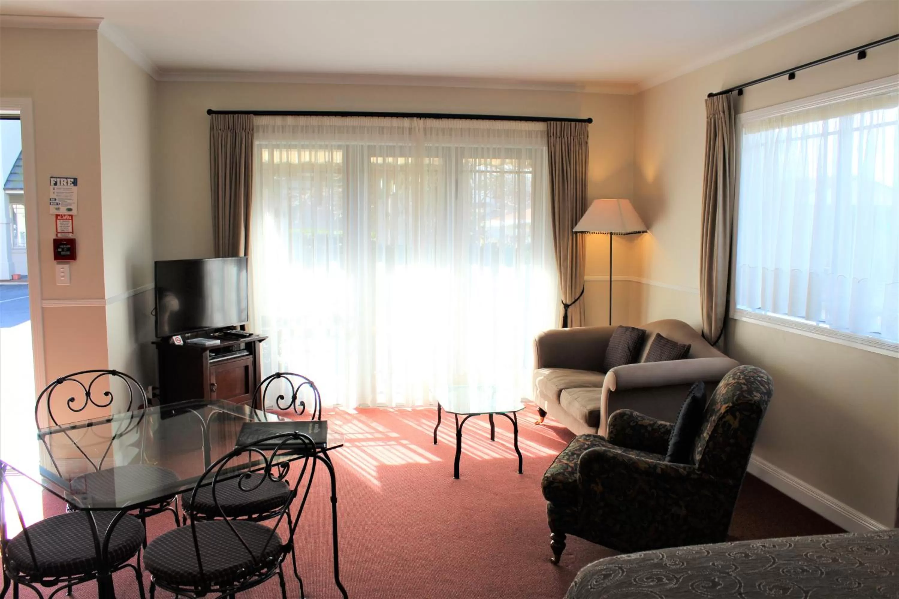 TV and multimedia in Lodge Bordeaux