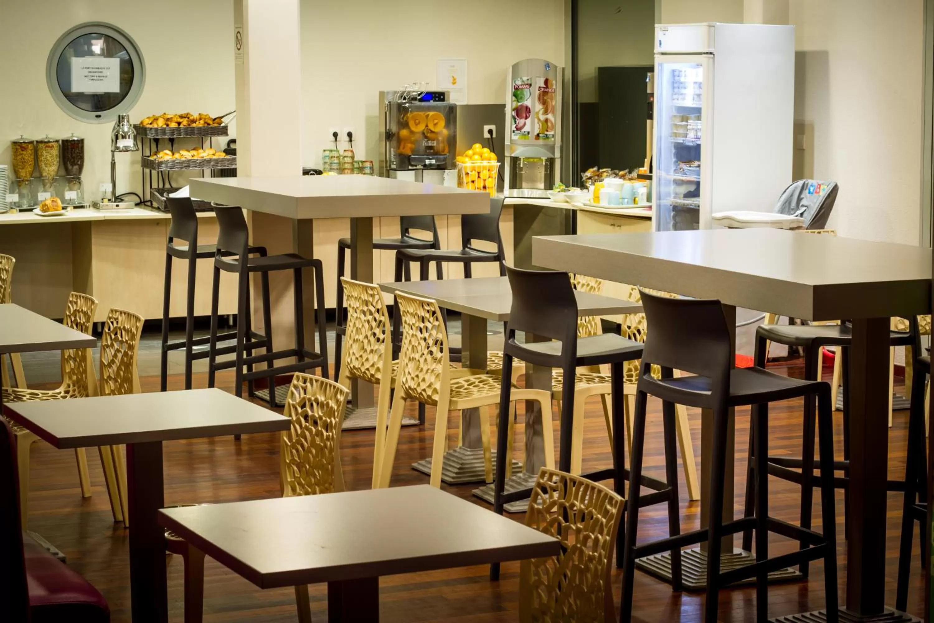 Restaurant/places to eat in ibis Styles Bethune Bruay la Buissière