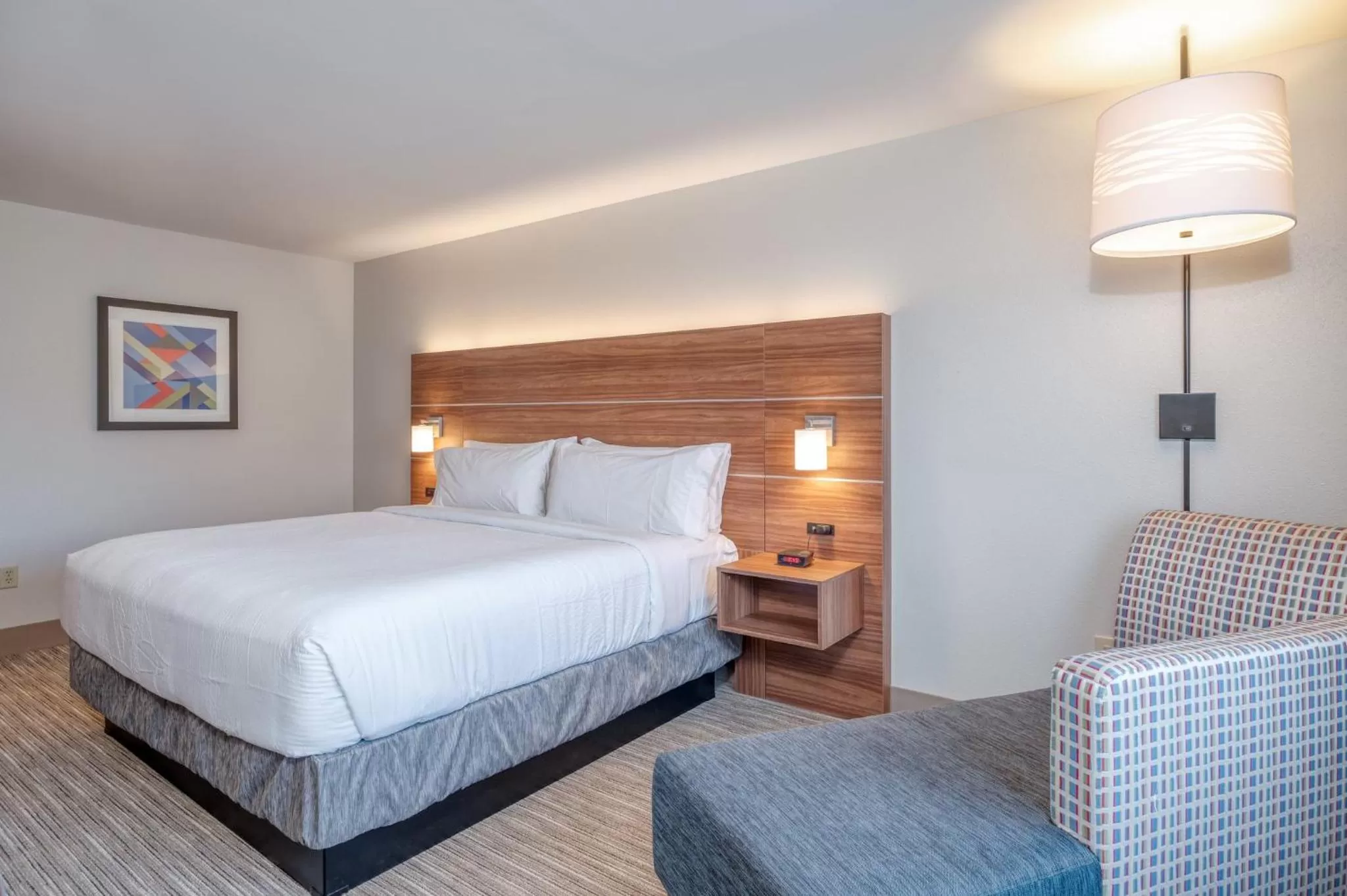 Photo of the whole room, Bed in Holiday Inn Express Hotel & Suites Thornburg-S. Fredericksburg by IHG