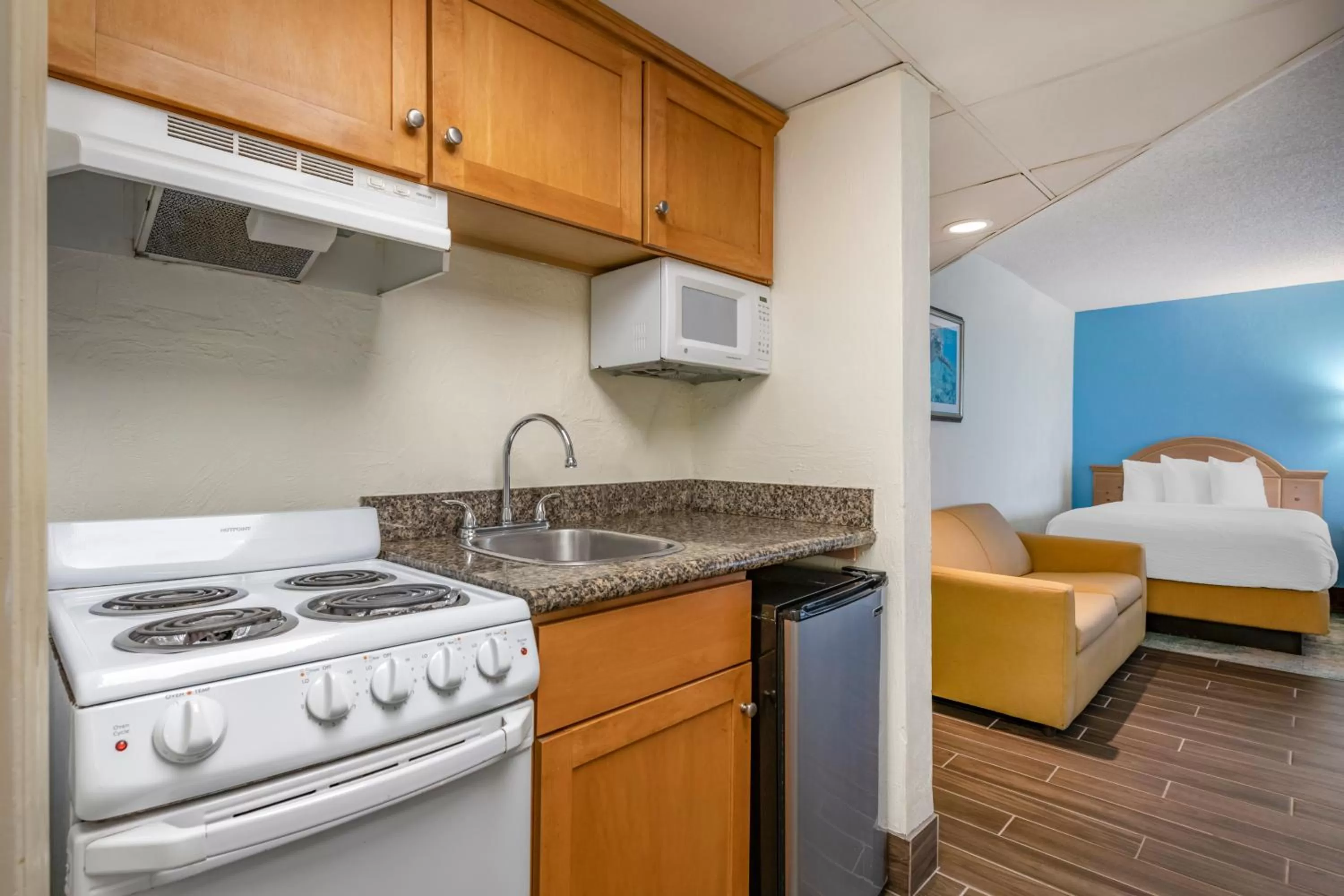 Kitchen or kitchenette, Bed in Tropical Winds Resort Hotel