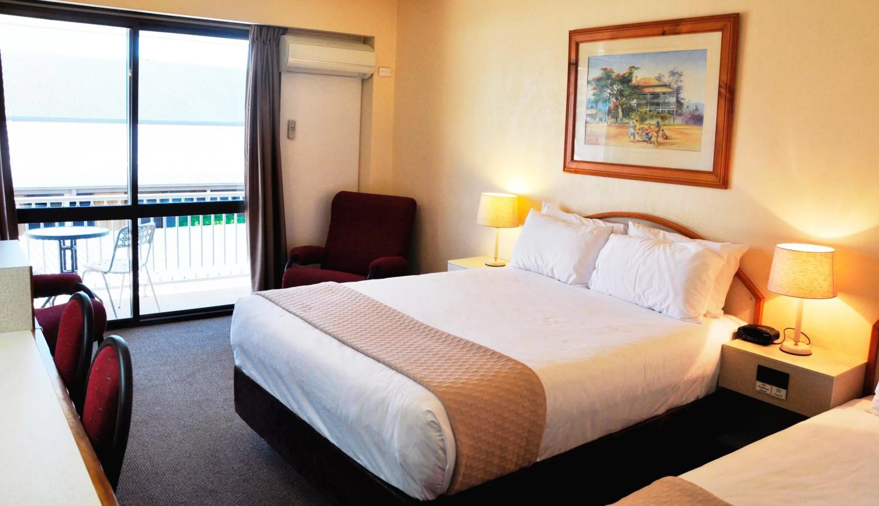 Photo of the whole room, Bed in Longreach Motor Inn