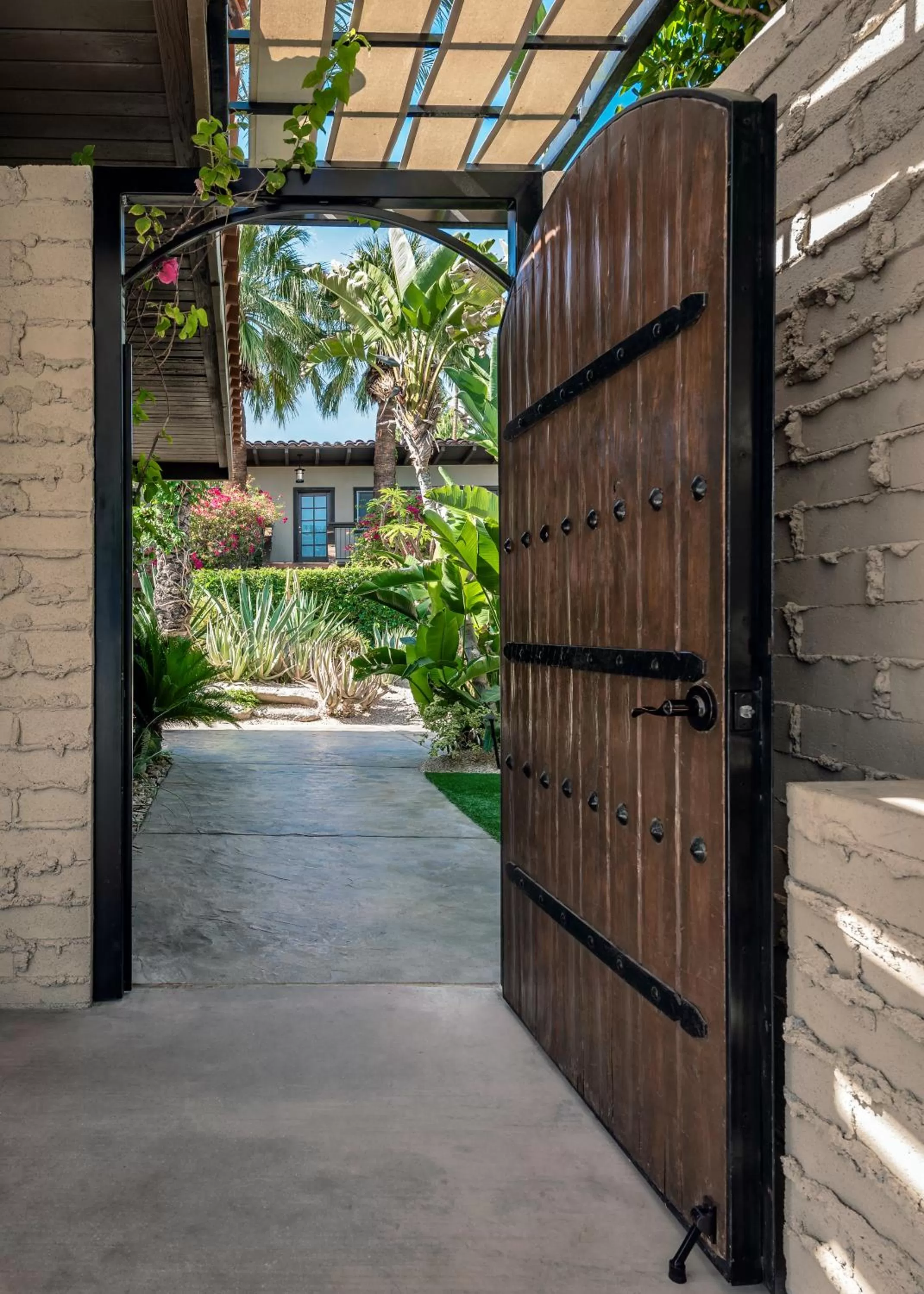 Facade/entrance in Santiago Resort - Palm Springs Premier Gay Men’s Resort