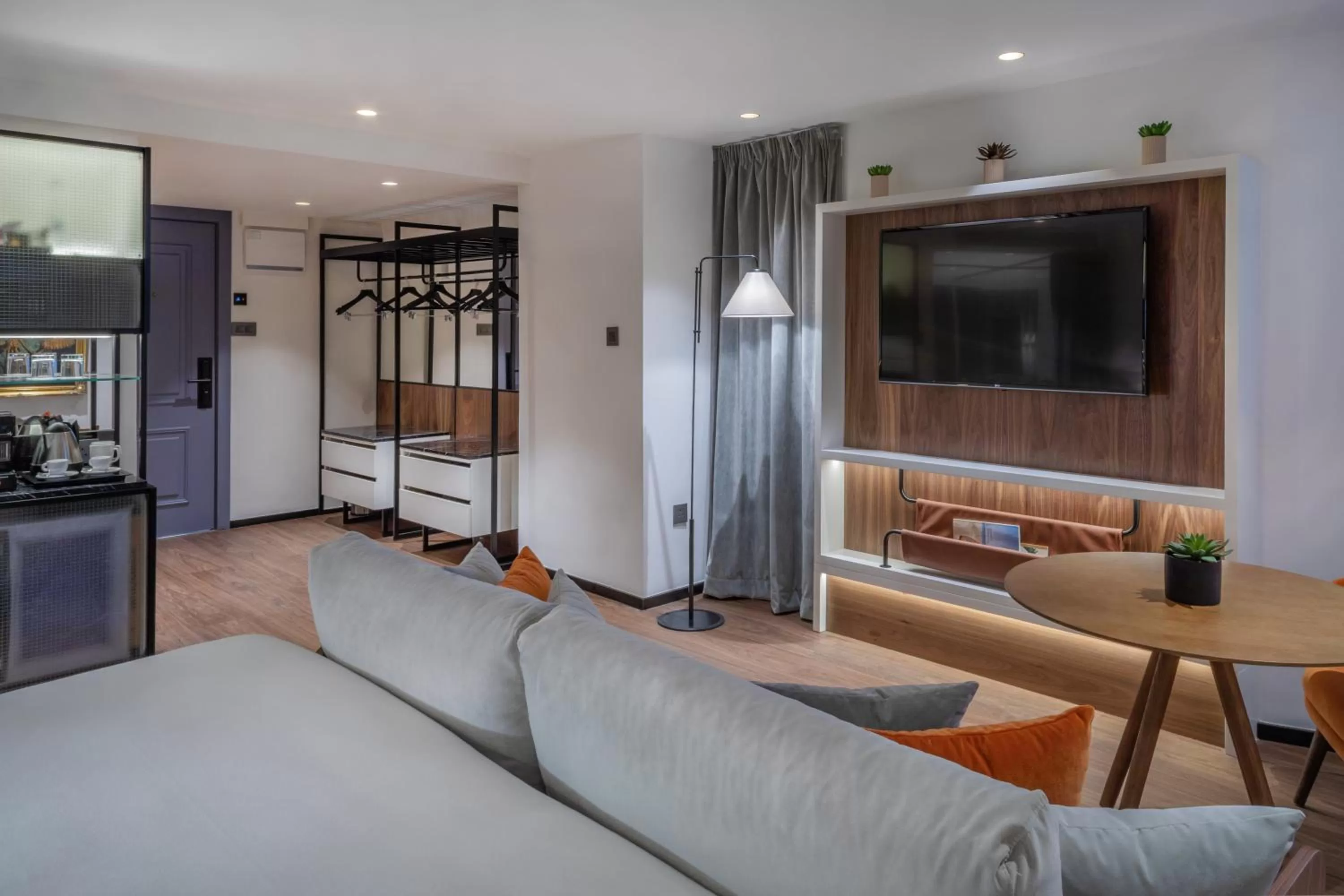 TV and multimedia in Melia White House Hotel