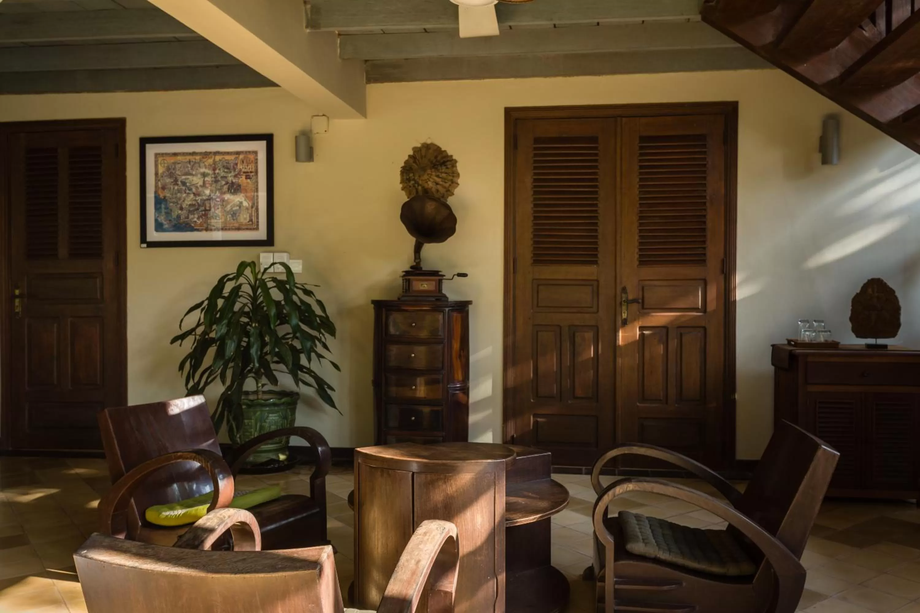 Communal lounge/ TV room in La Palmeraie D'angkor