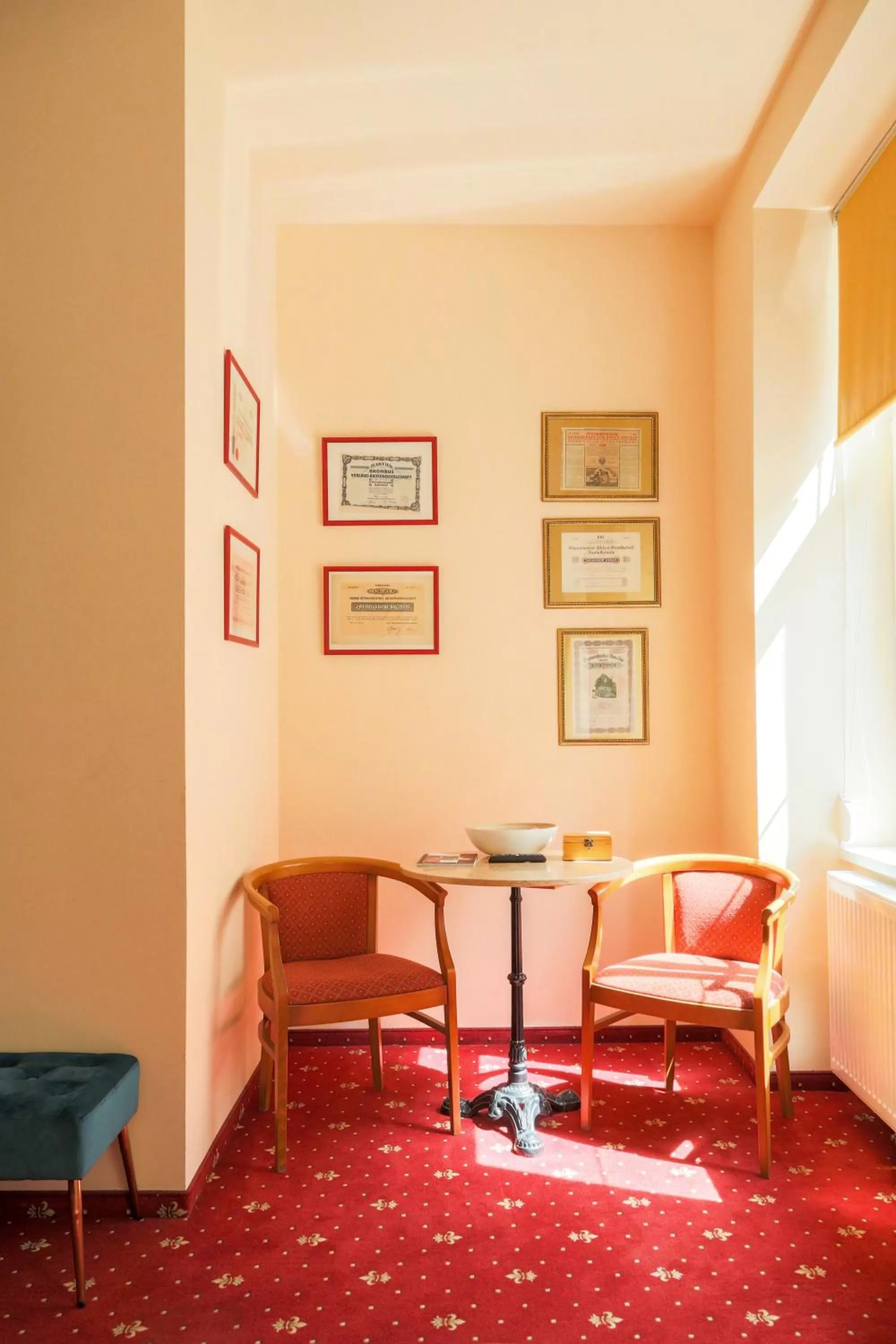 Seating area, Bed in Altwienerhof Boutique Hotel