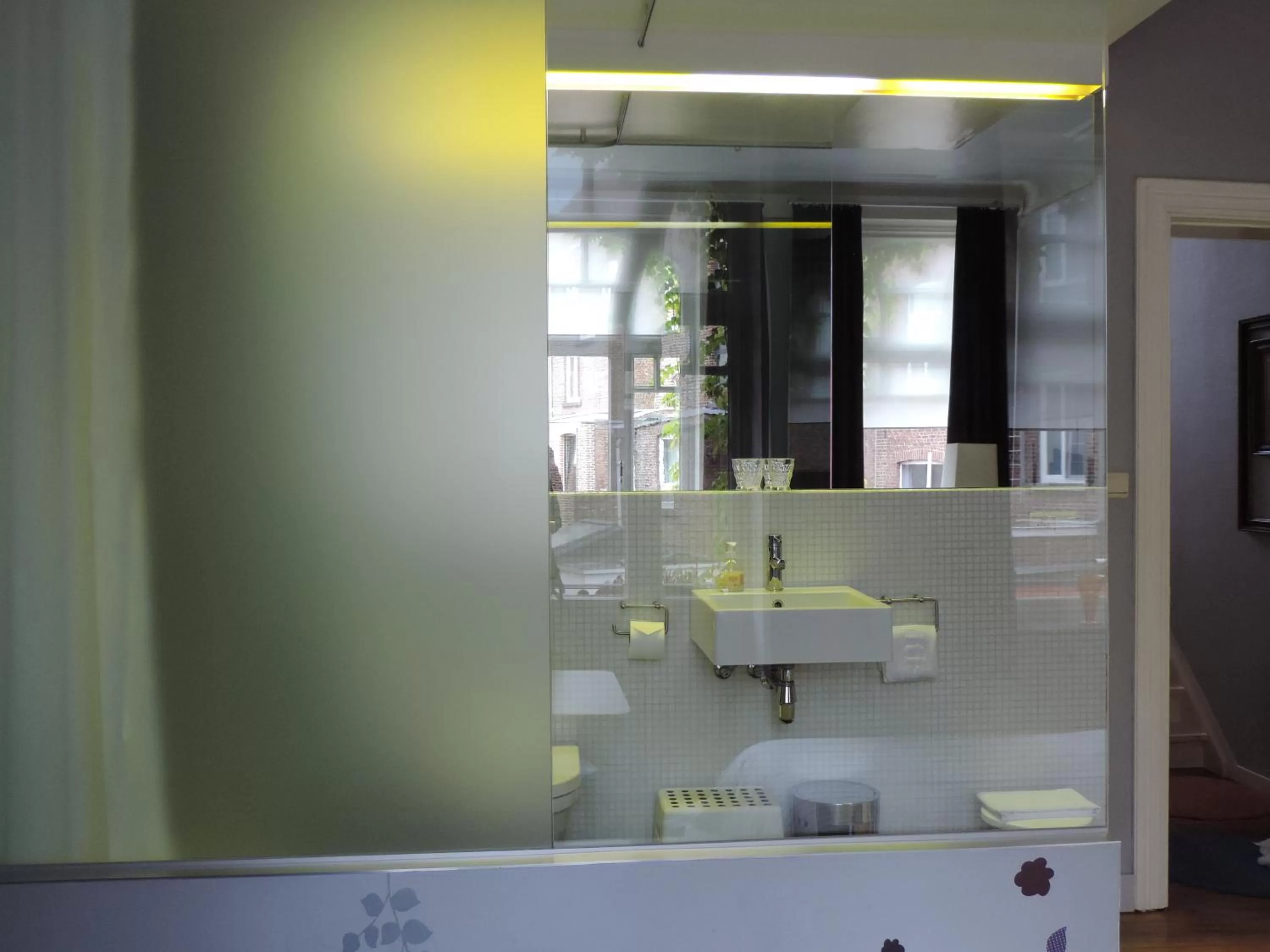 Toilet in B&B Lodging At 8